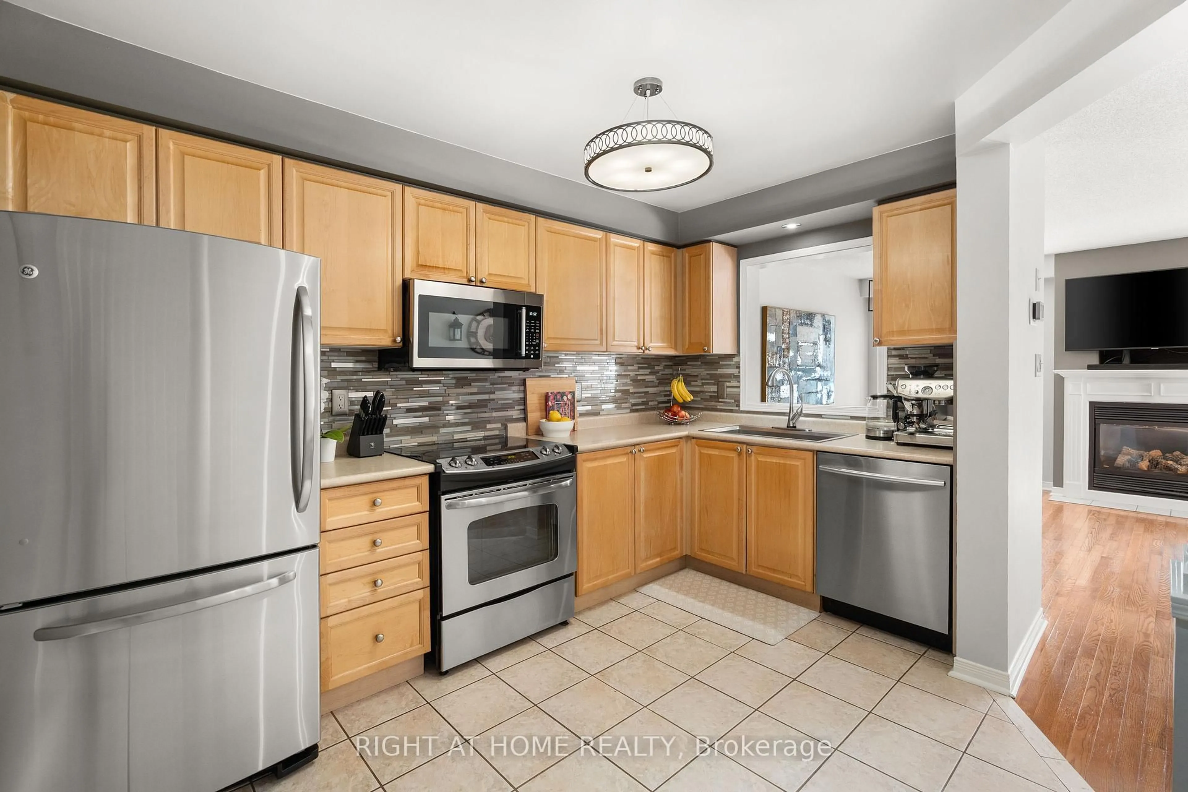 Unknown for 2161 Forest Gate Park, Oakville Ontario L6M 4B3