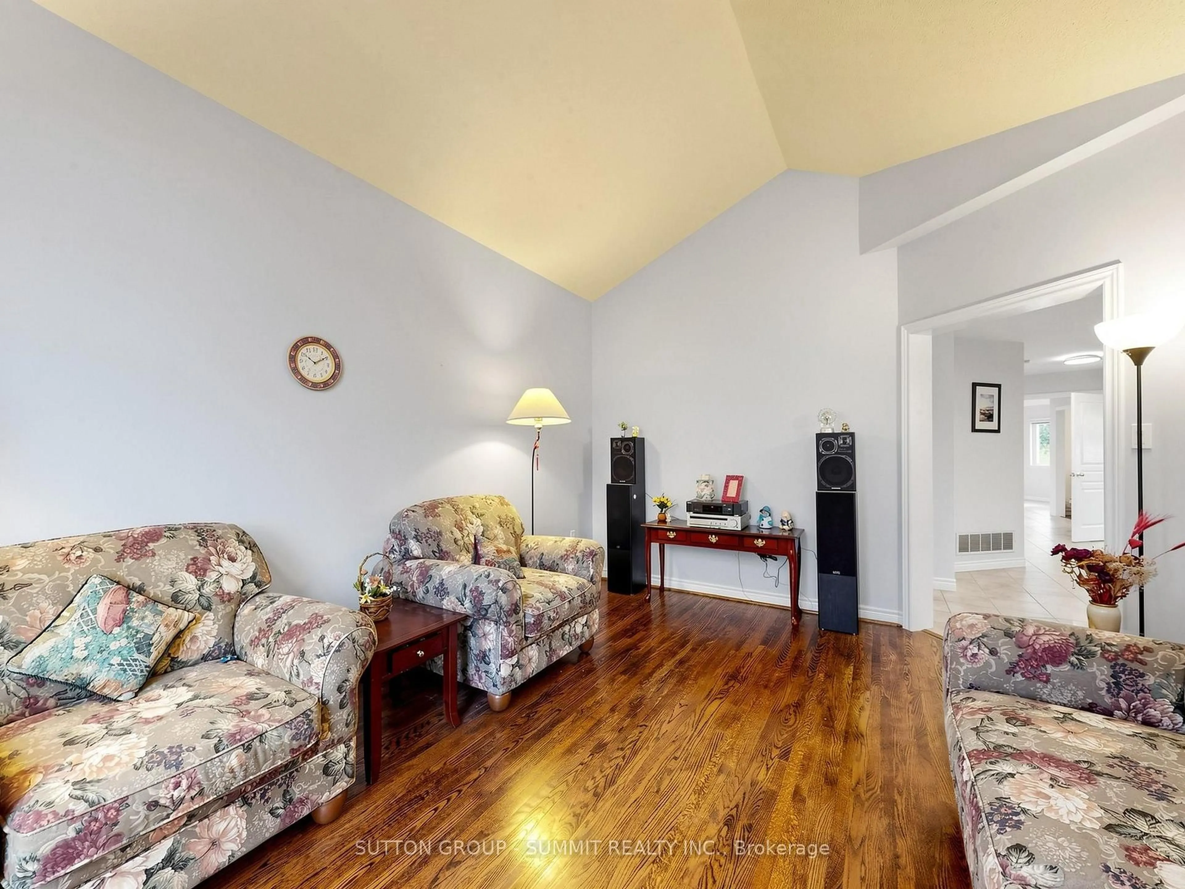 Living room with furniture, unknown for 1763 WILLOW Way, Mississauga Ontario L5M 4X4