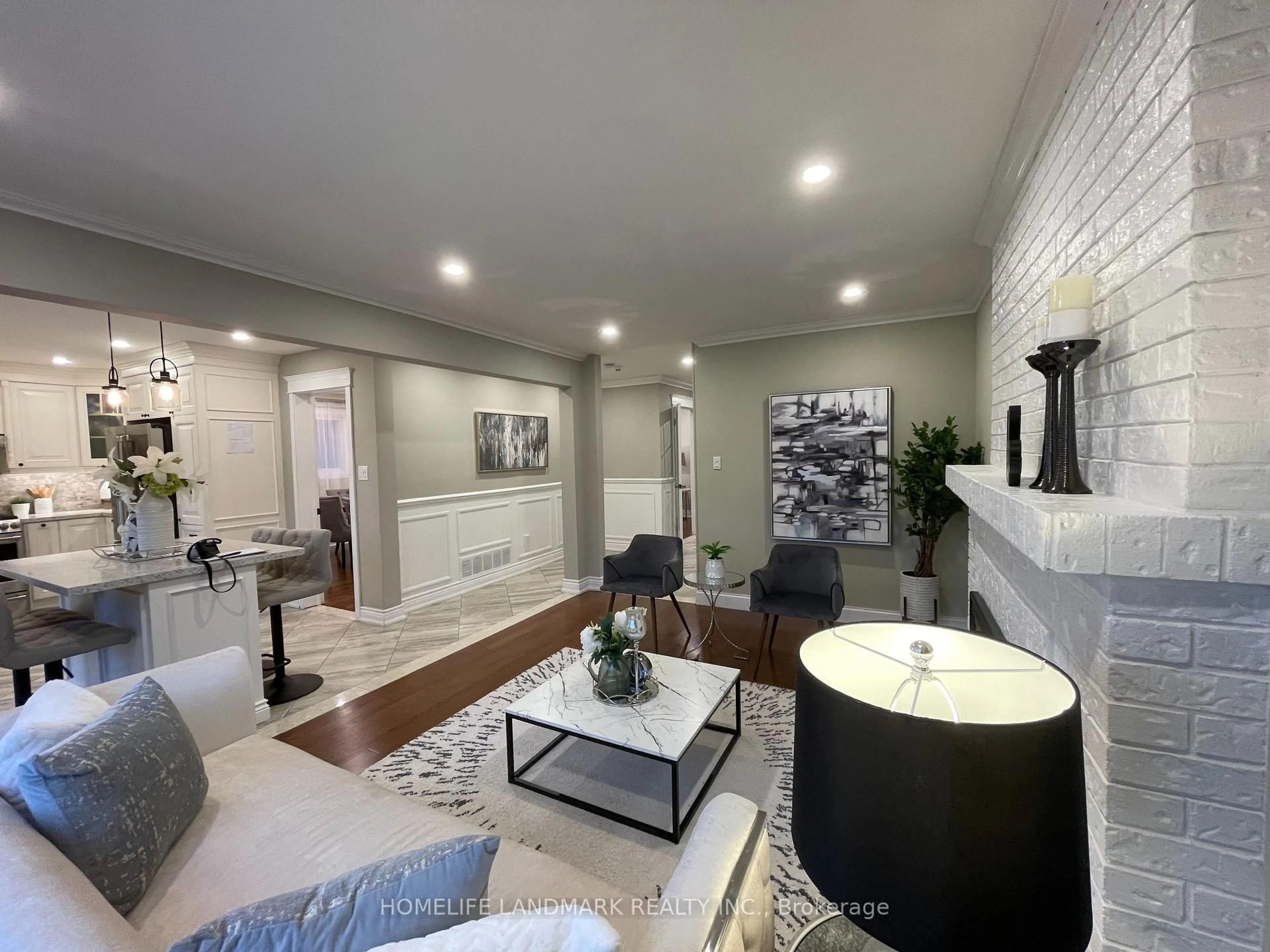 Living room with furniture, unknown for 2105 Folkway Dr, Mississauga Ontario L5L 3G3