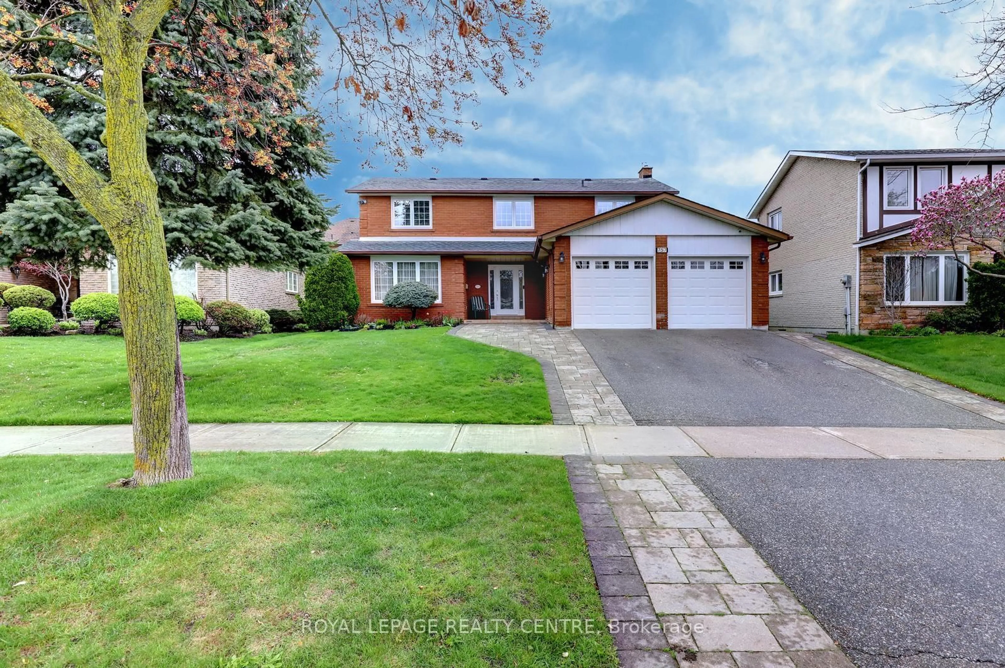 Home with brick exterior material, street for 757 Damien Way, Mississauga Ontario L5C 3C3