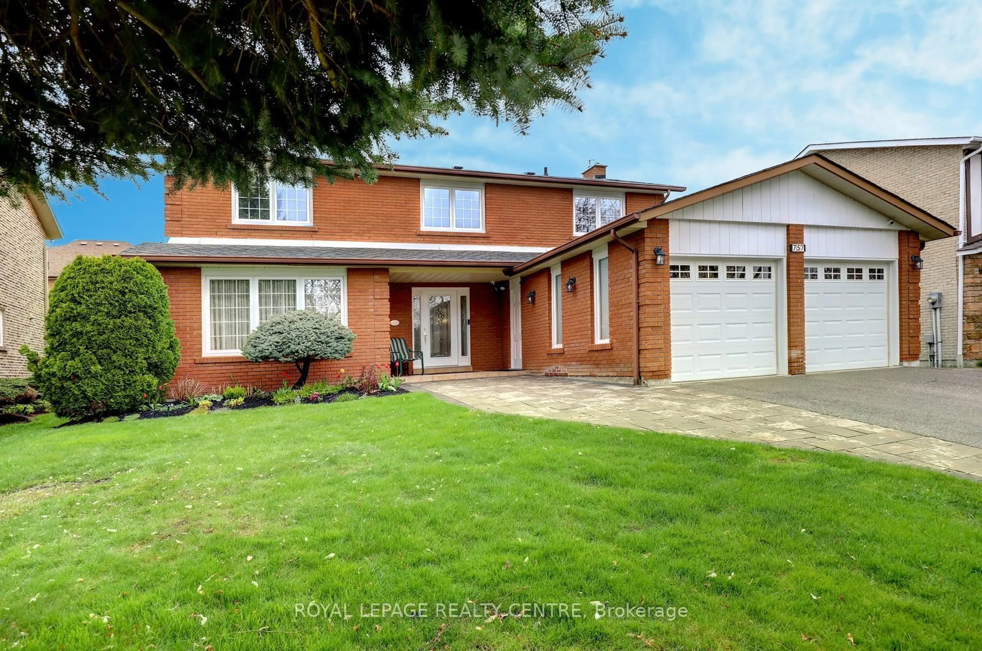 Home with brick exterior material, street for 757 Damien Way, Mississauga Ontario L5C 3C3