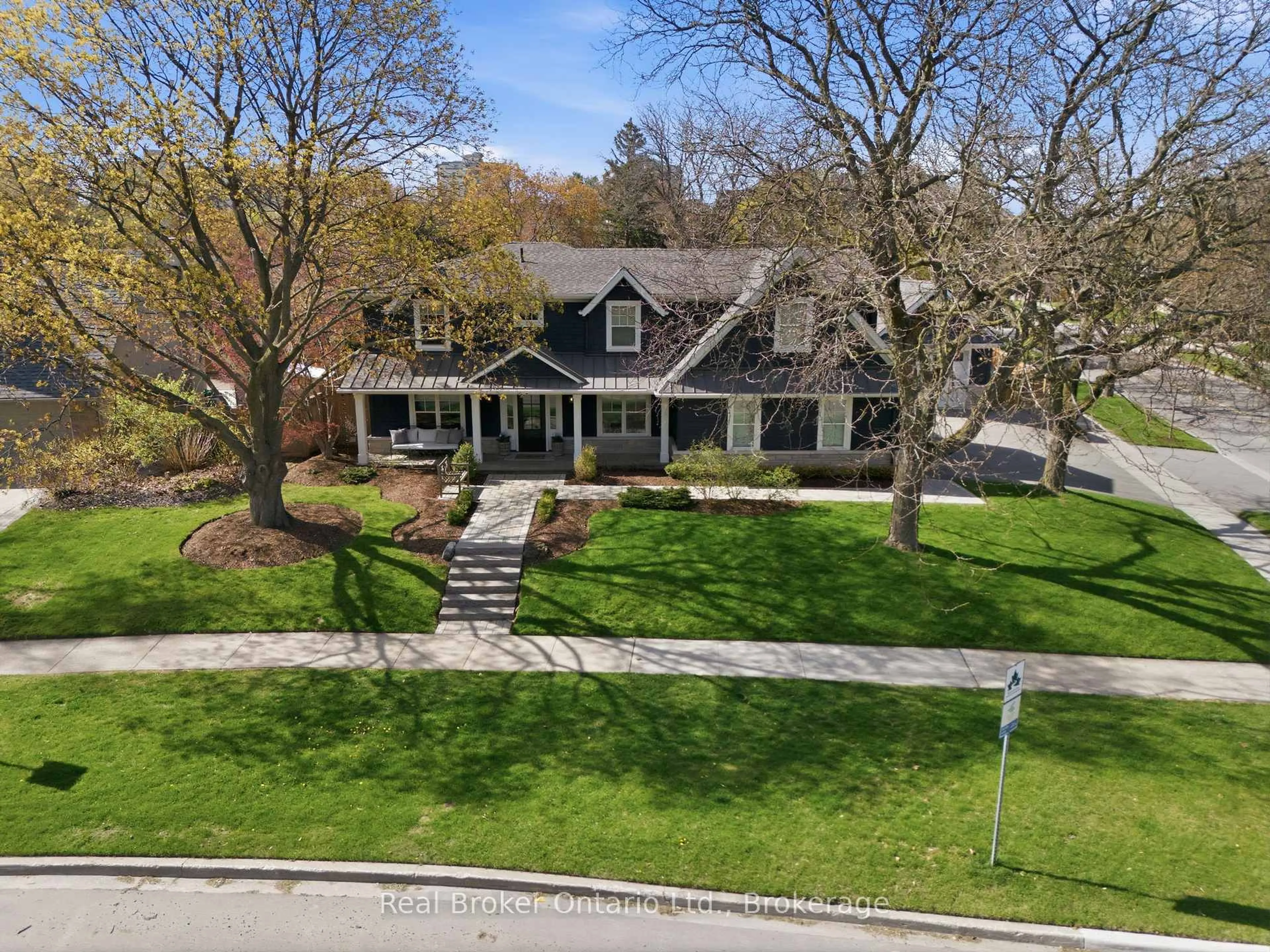 A pic from outside/outdoor area/front of a property/back of a property/a pic from drone, street for 145 Northshore Blvd, Burlington Ontario L7T 1A2