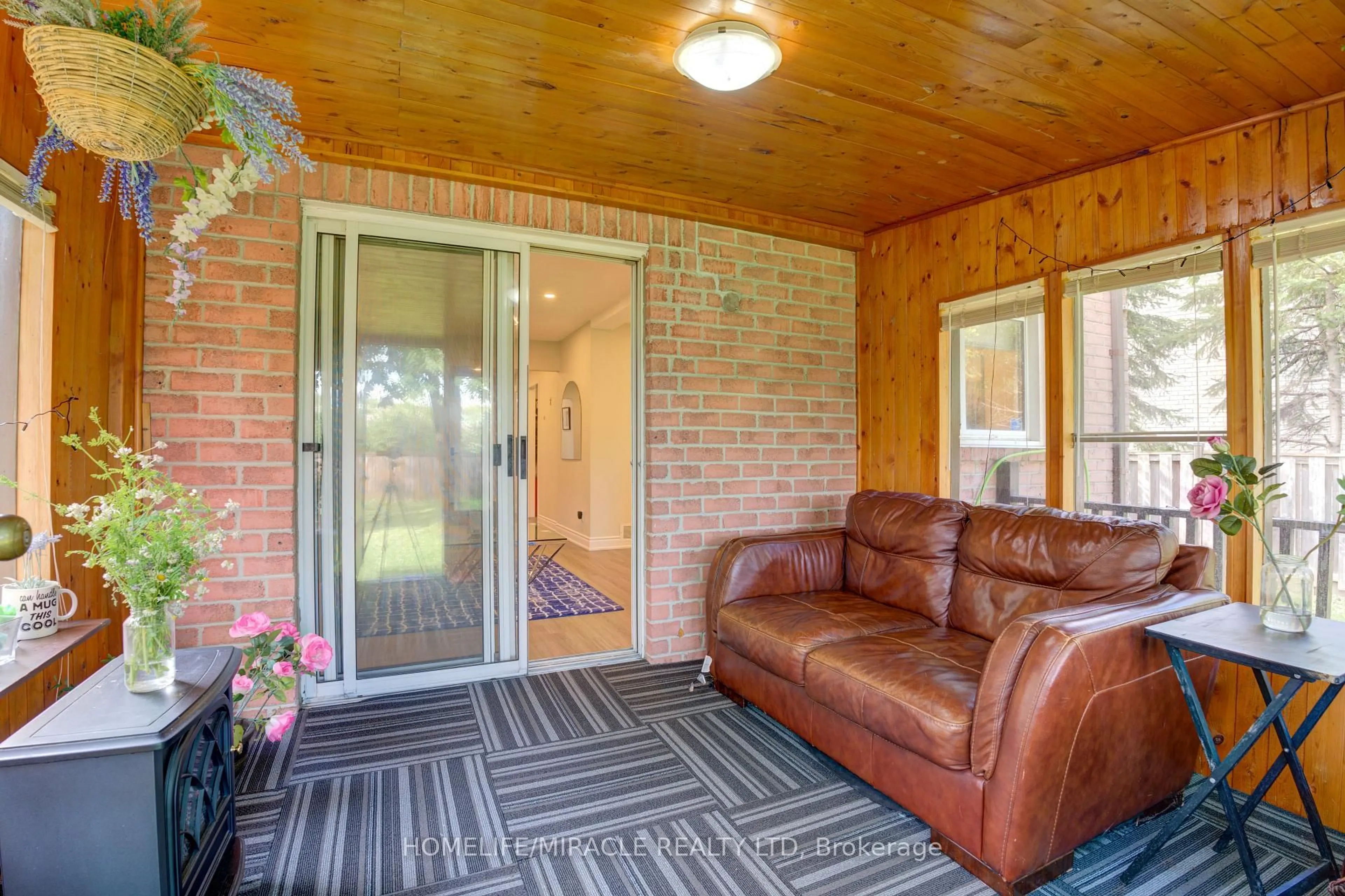 Unknown for 22 Kesteven Cres, Brampton Ontario L6W 4E1