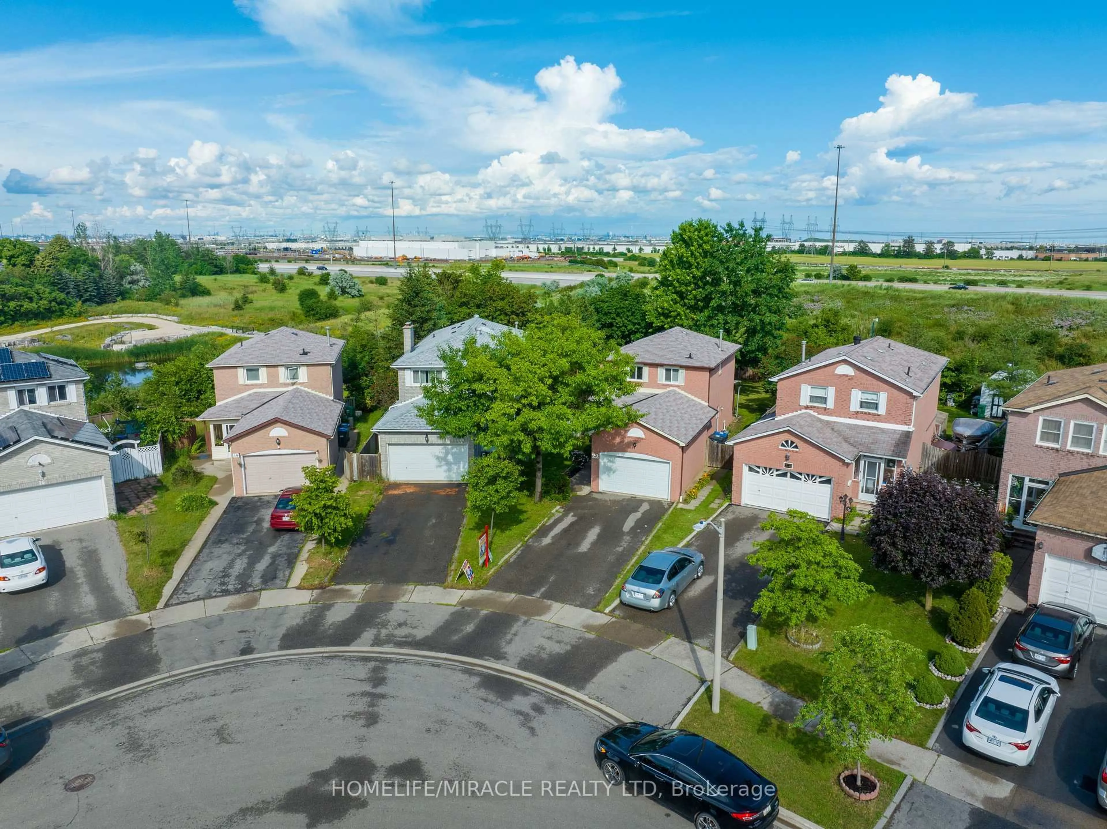 A pic from outside/outdoor area/front of a property/back of a property/a pic from drone, unknown for 22 Kesteven Cres, Brampton Ontario L6W 4E1