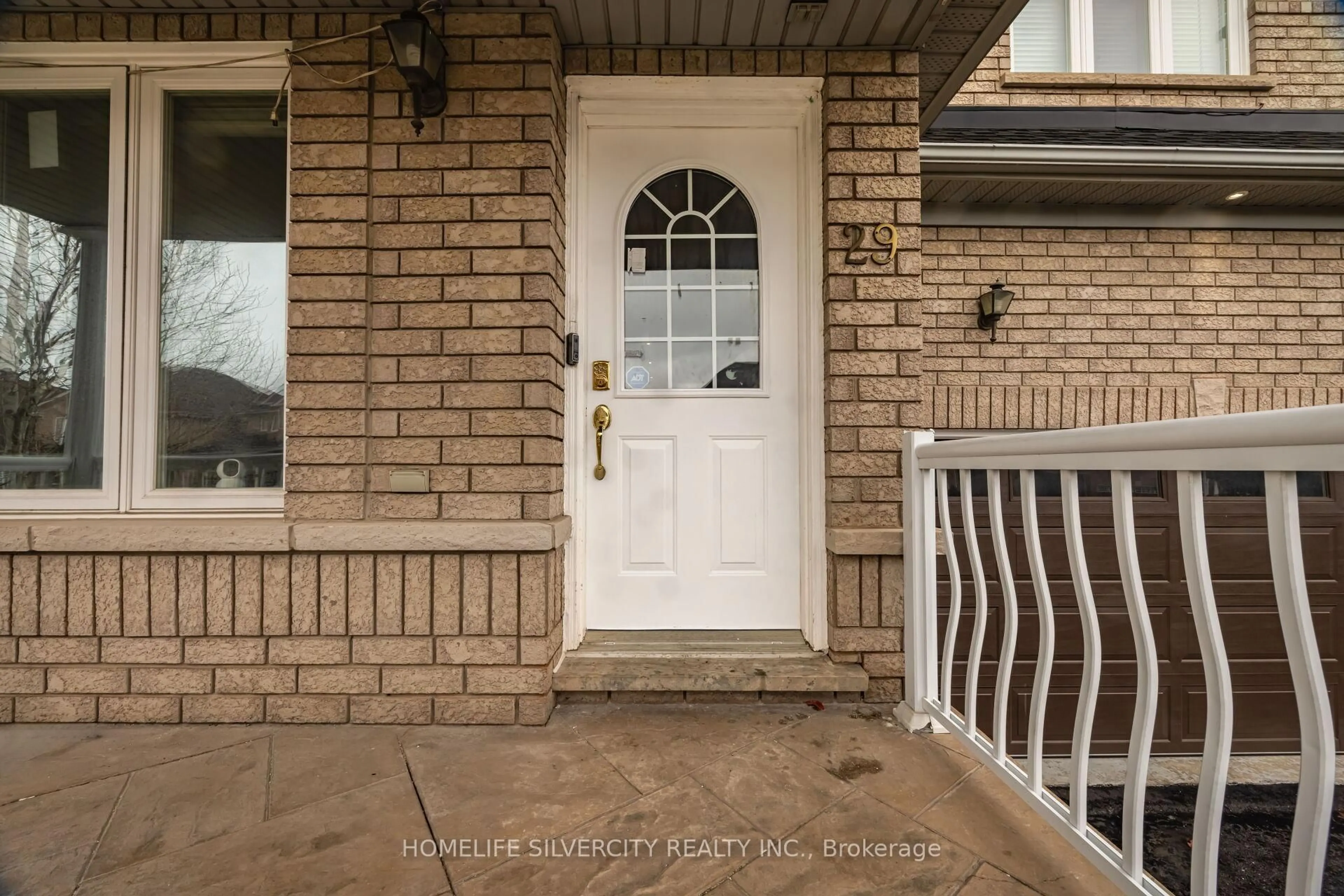 Indoor entryway for 29 Beachpoint Blvd, Brampton Ontario L7A 2T7