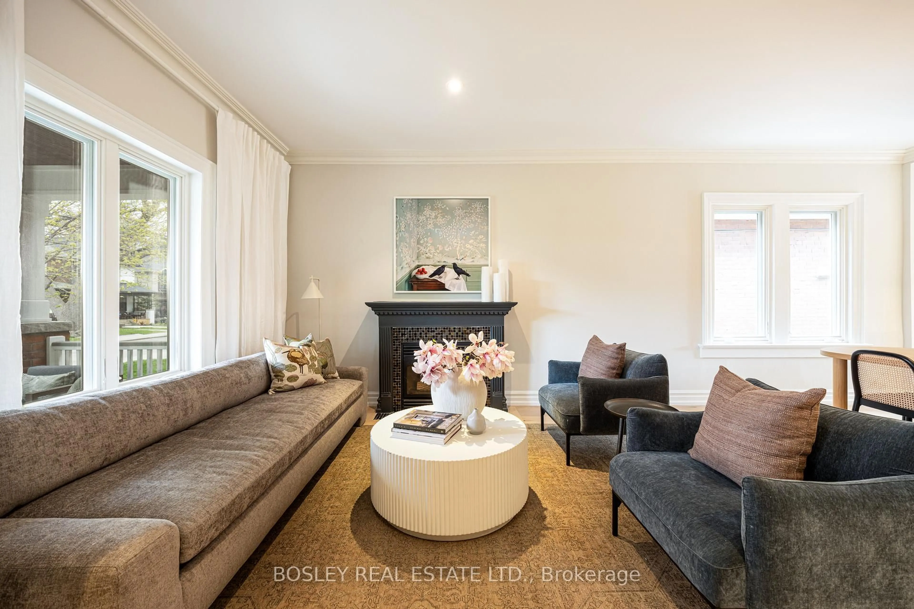 Living room with furniture, unknown for 597 Durie St, Toronto Ontario M6S 3H2
