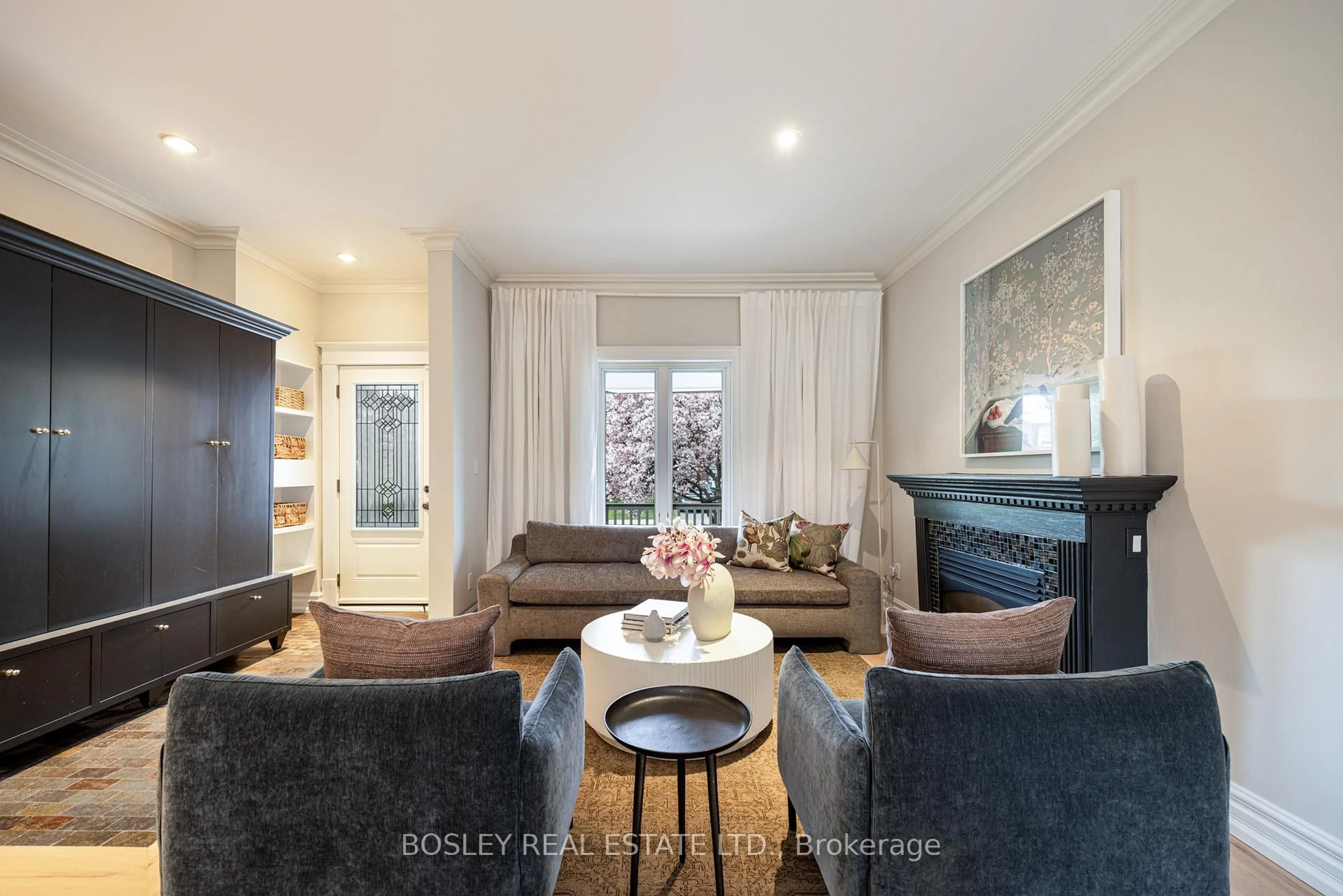 Living room with furniture, unknown for 597 Durie St, Toronto Ontario M6S 3H2