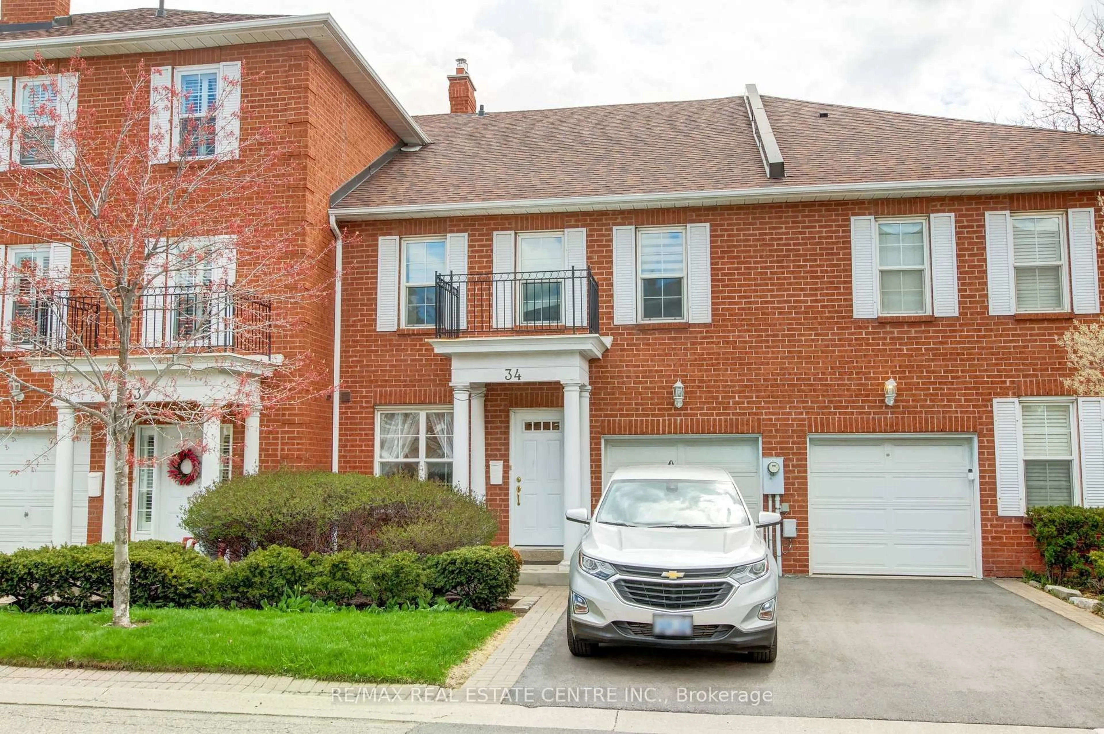 Home with brick exterior material, street for 34 Stornwood Crt #34, Brampton Ontario L6W 4H8
