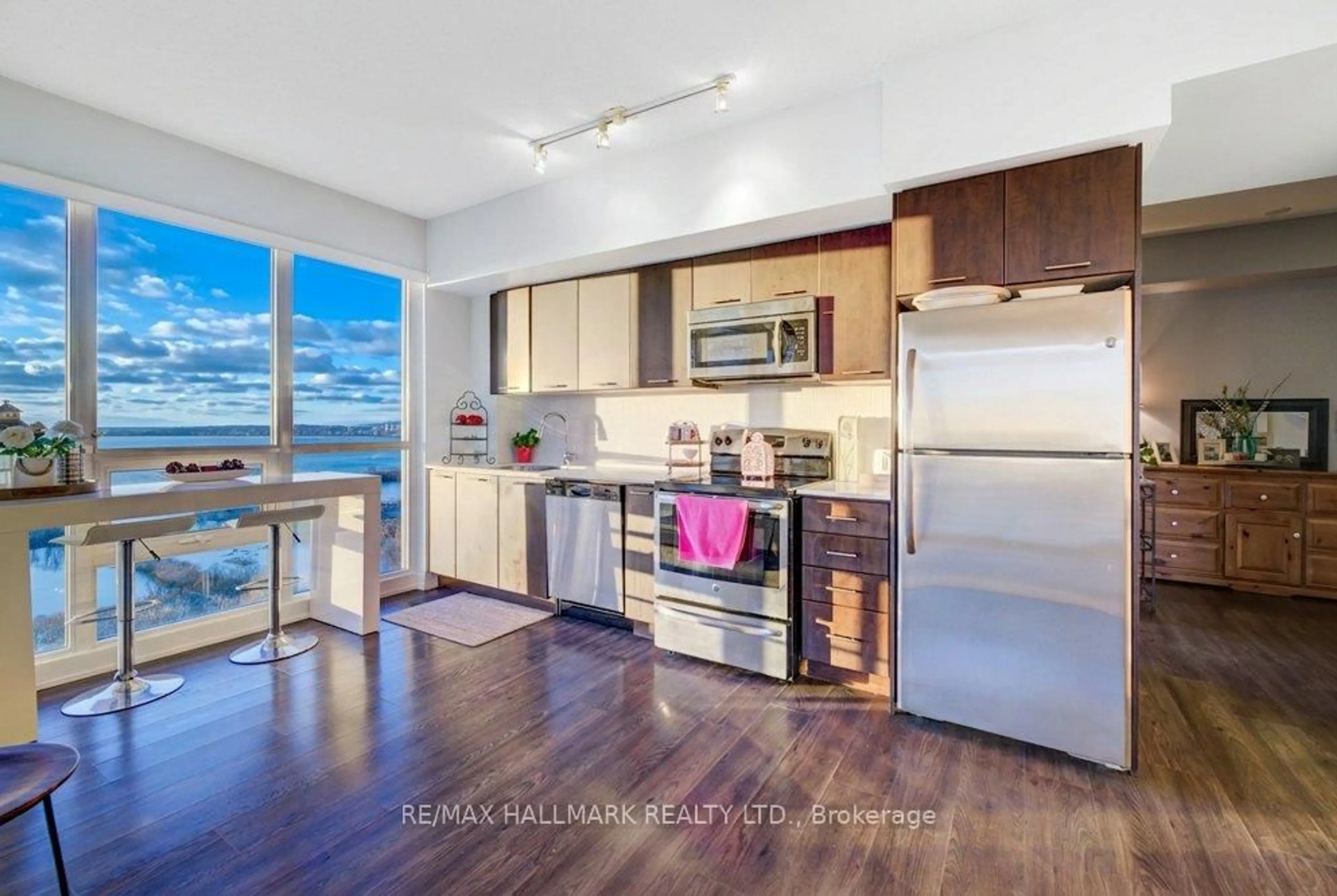 Open concept kitchen, wood/laminate floor for 2200 Lakeshore Blvd #2309, Toronto Ontario M8V 1A4