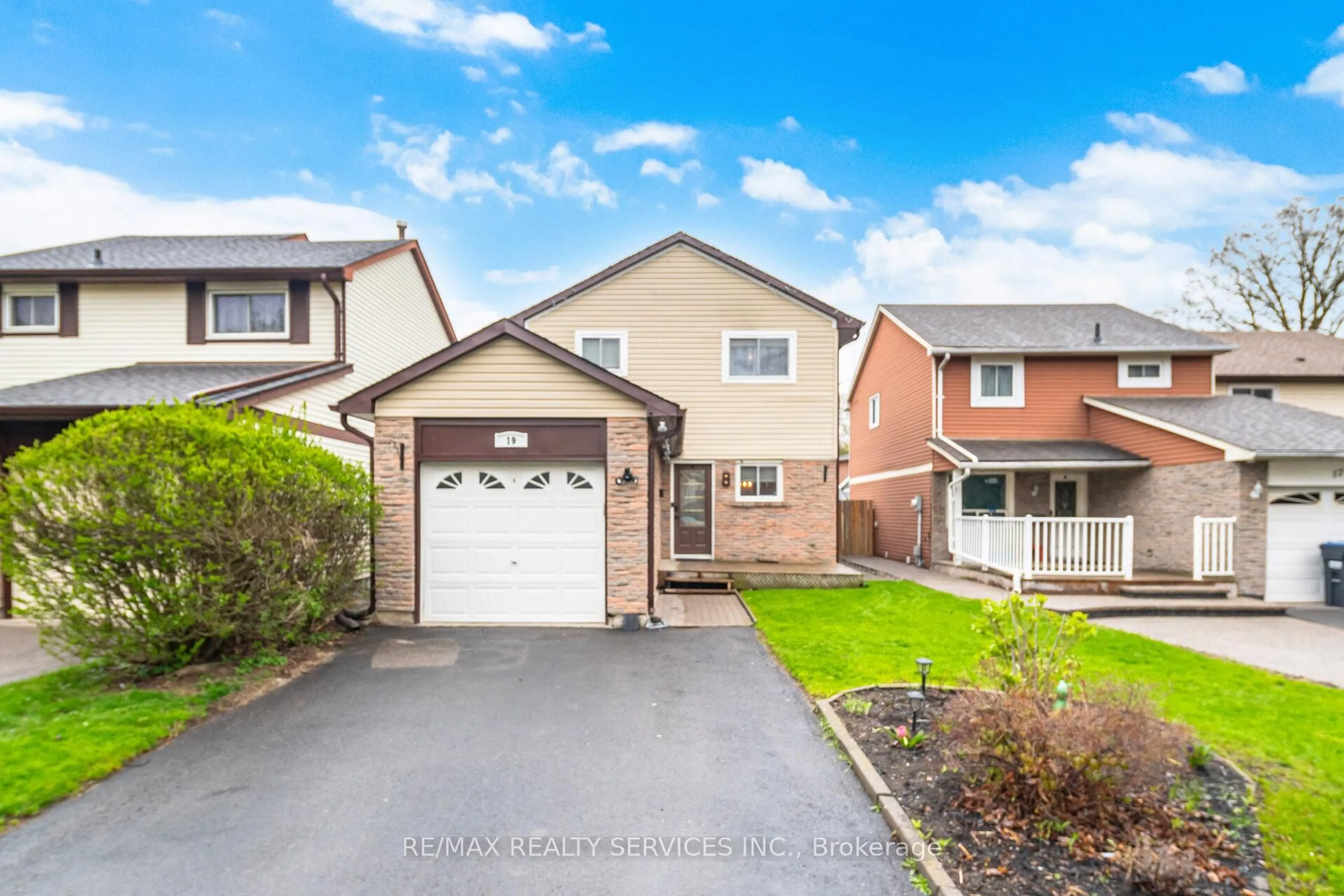 Unknown for 19 Dalzell Ave, Brampton Ontario L6Z 1H1