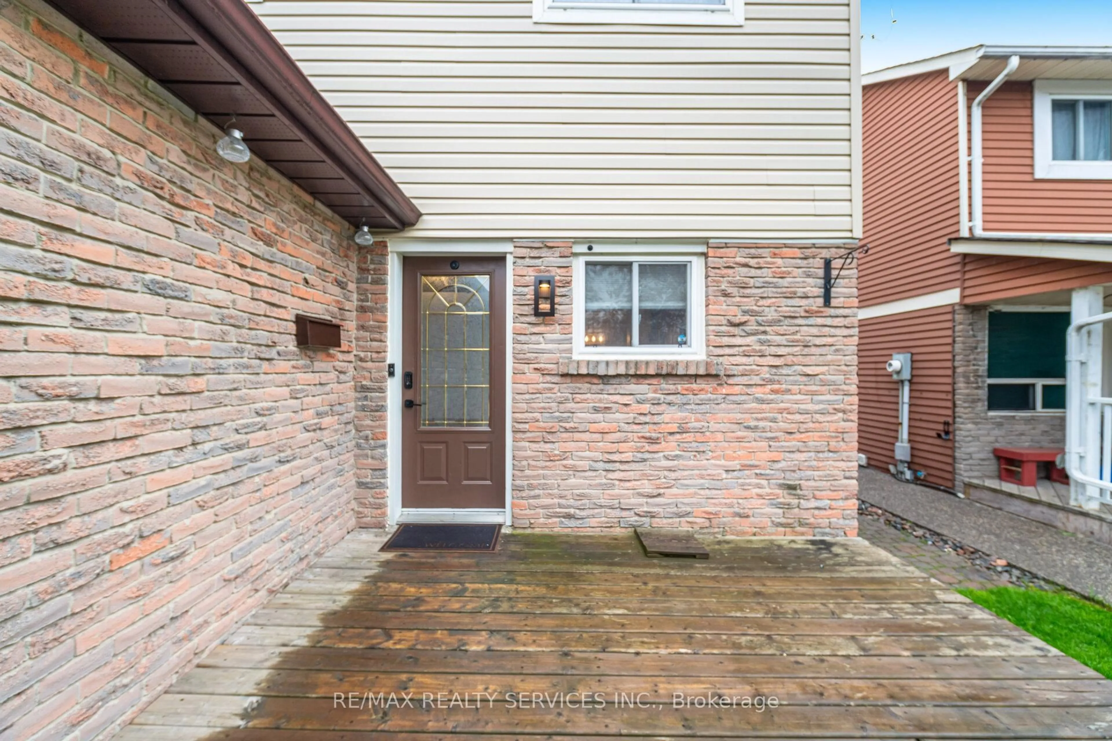 Home with brick exterior material, street for 19 Dalzell Ave, Brampton Ontario L6Z 1H1