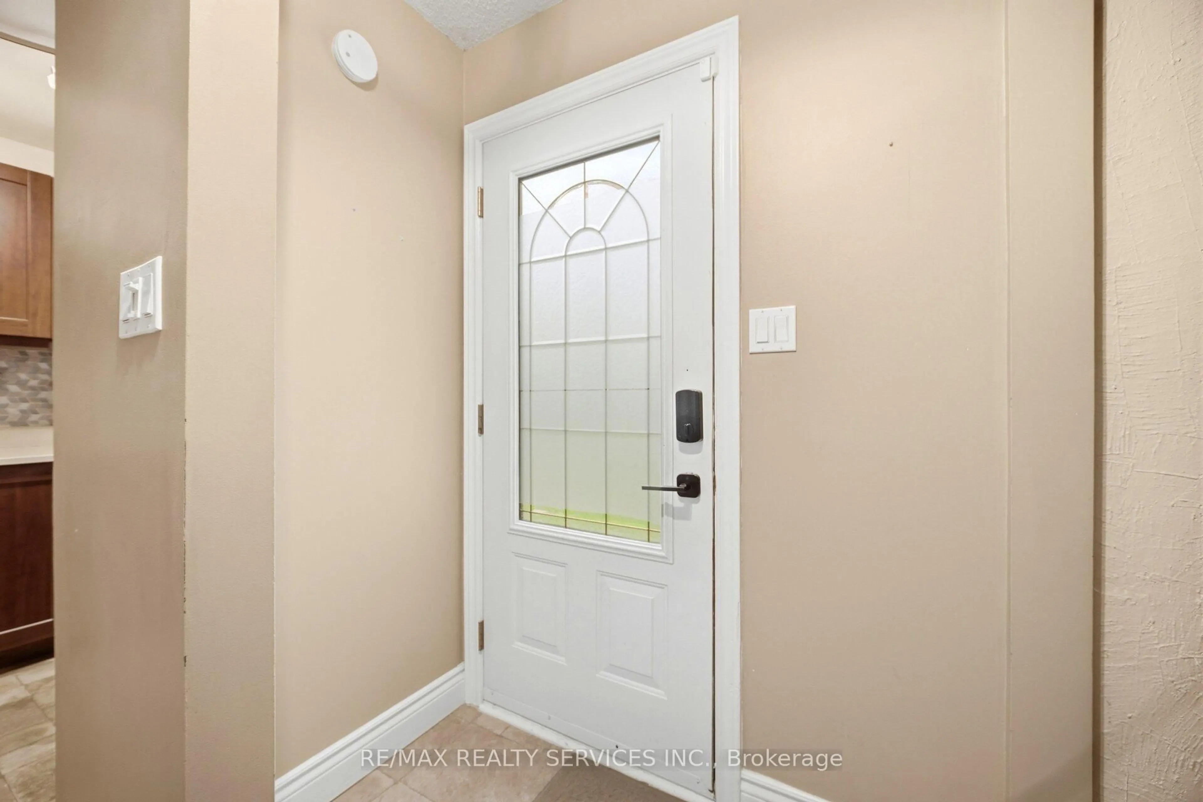 Indoor entryway for 19 Dalzell Ave, Brampton Ontario L6Z 1H1
