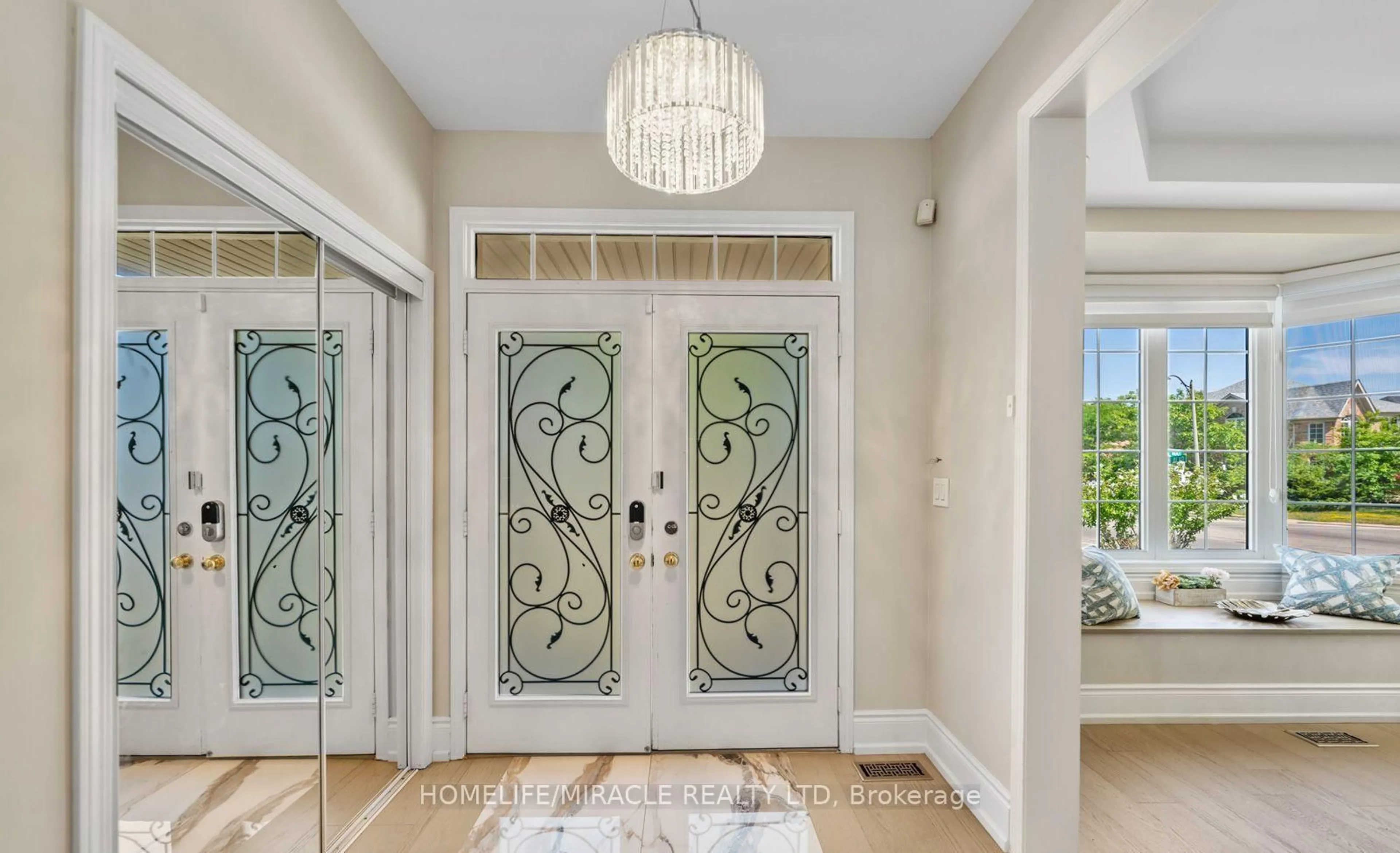 Indoor entryway for 1 Vision Way, Brampton Ontario L6P 1H7