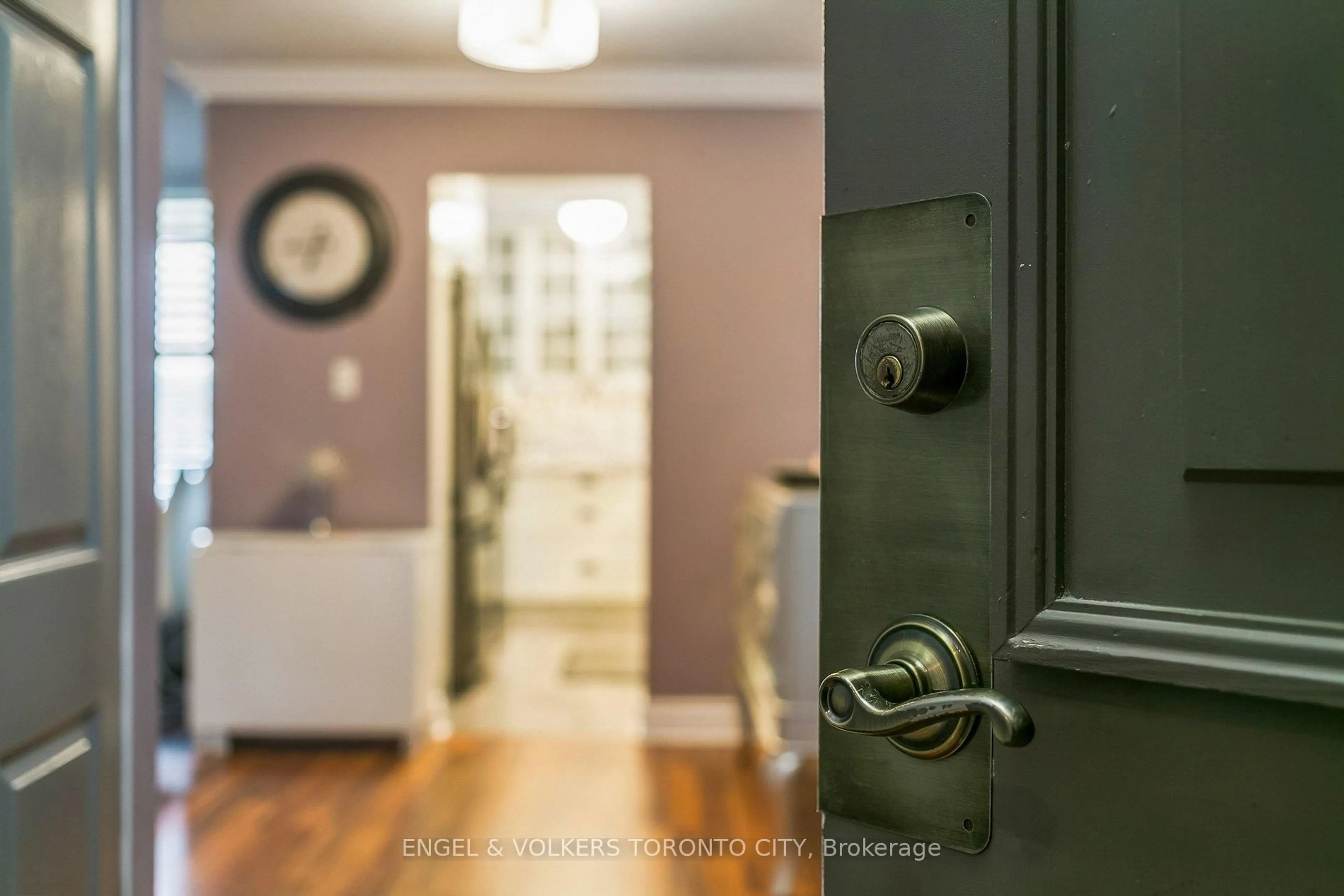 Indoor entryway for 1425 Ghent Ave #501, Burlington Ontario L7S 1X5