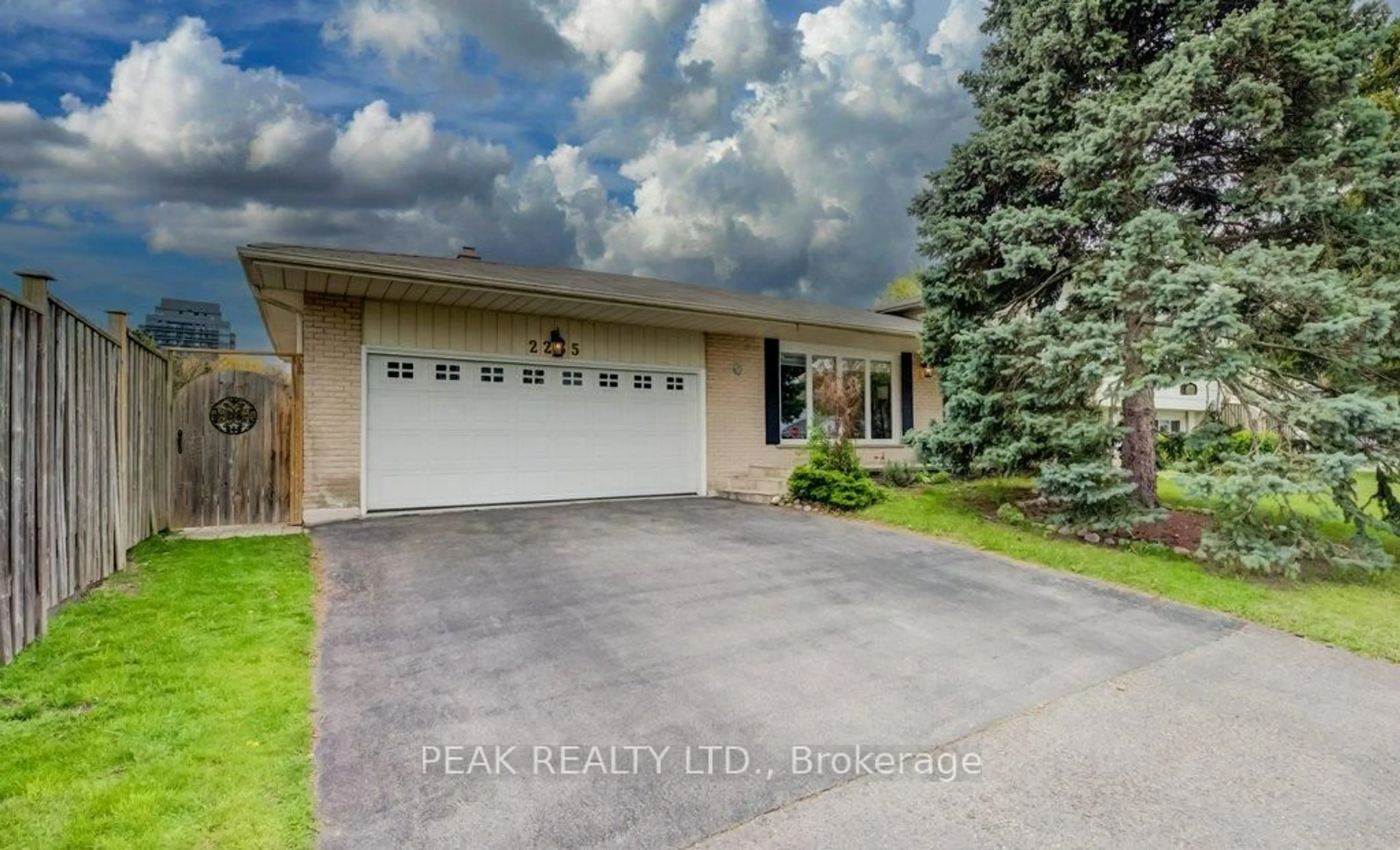 Unknown for 2235 Waycross Cres, Mississauga Ontario L5K 1J5