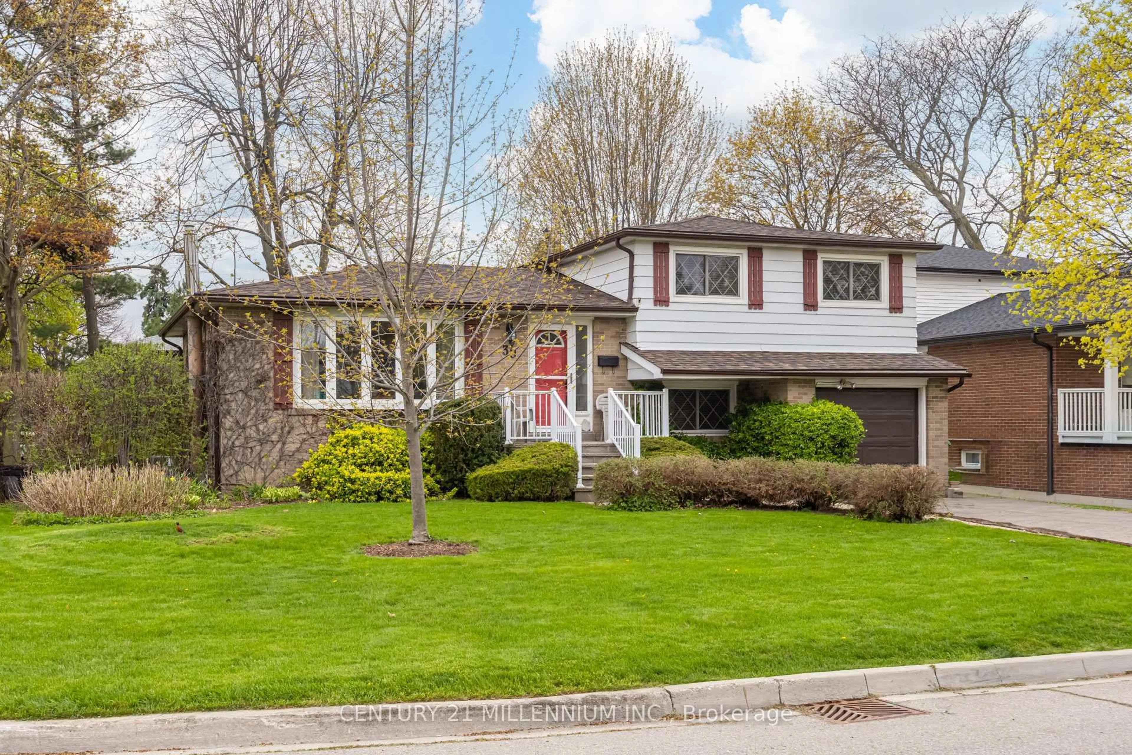 Home with vinyl exterior material, street for 39 Greystone Cres, Brampton Ontario L6Y 2B2