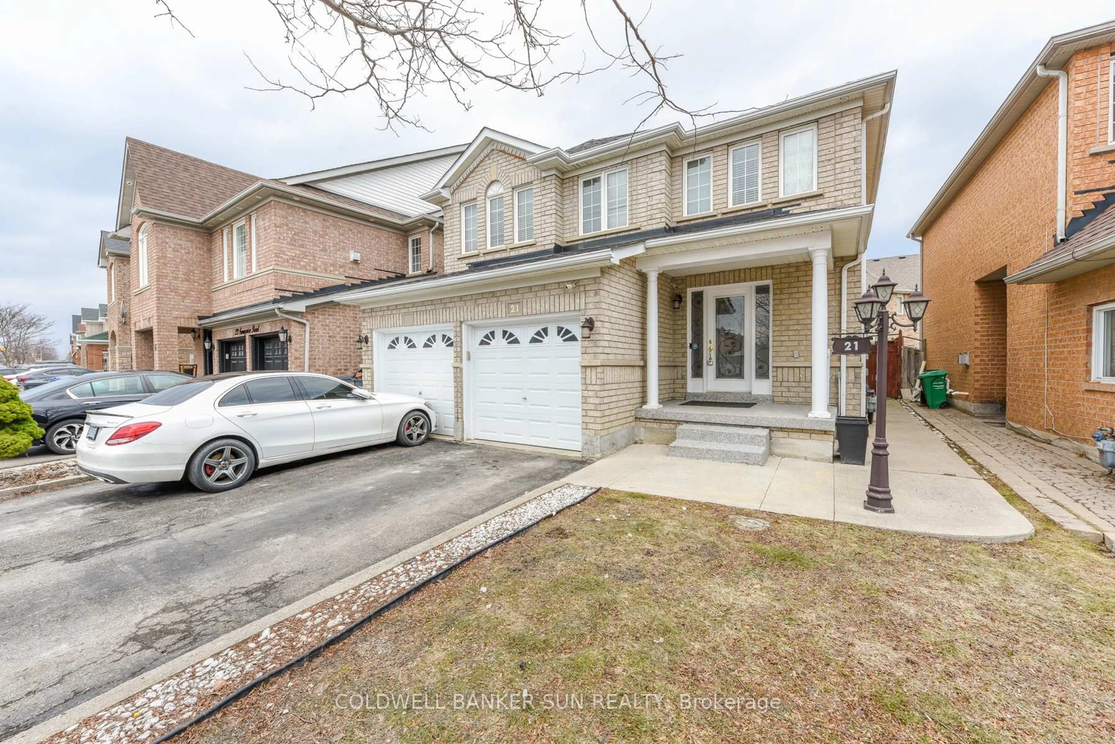 Home with brick exterior material, street for 21 Sunnyview Rd, Brampton Ontario L7A 3E4