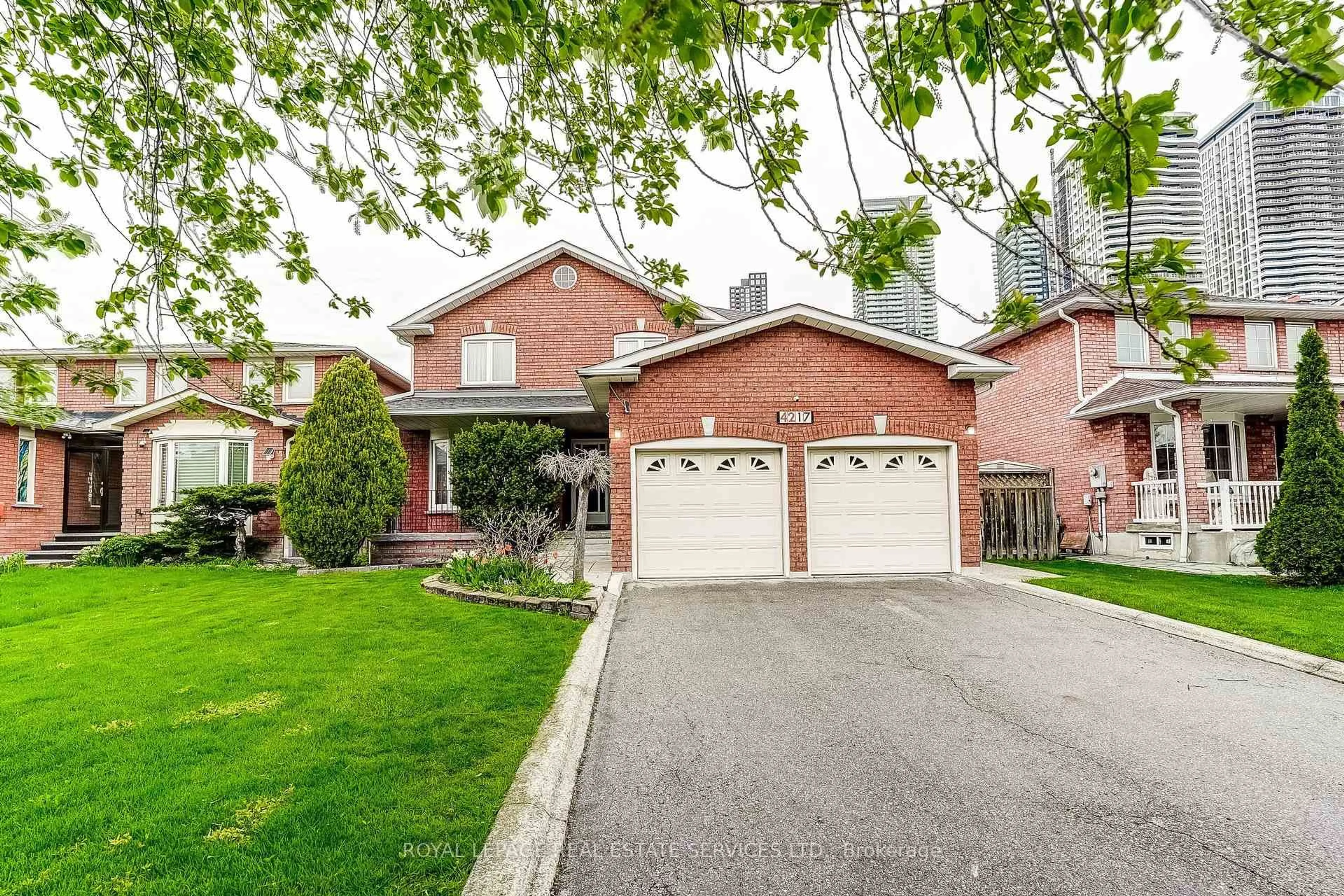 Home with brick exterior material, street for 4217 Schneider Crt, Mississauga Ontario L5B 3N8