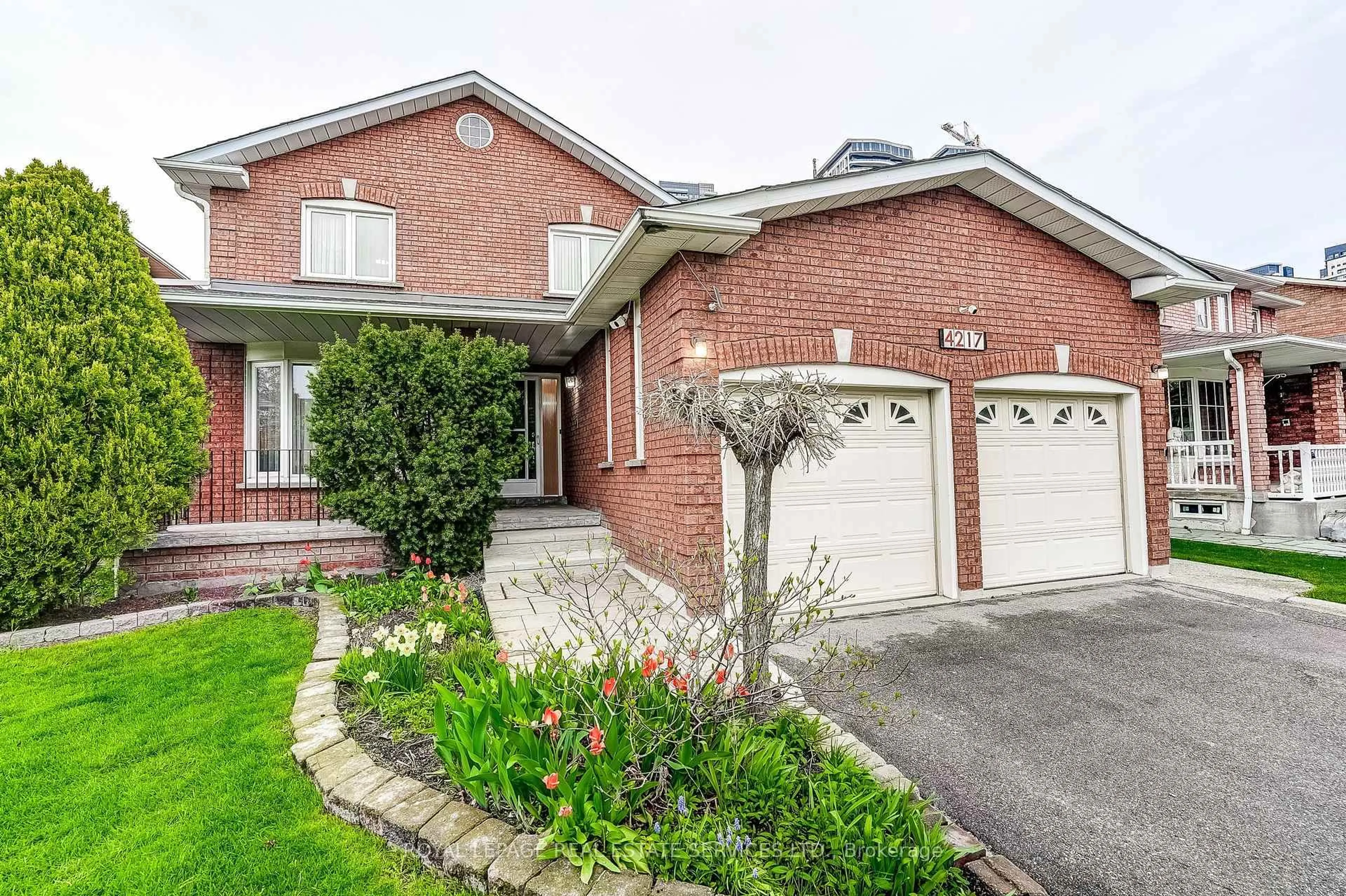 Home with brick exterior material, street for 4217 Schneider Crt, Mississauga Ontario L5B 3N8