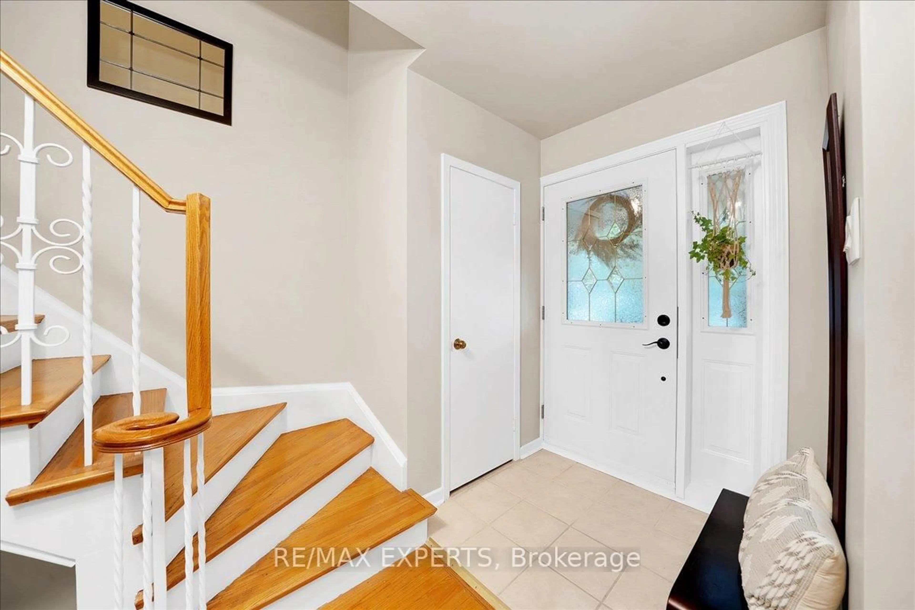 Indoor entryway for 239 Mill Rd, Toronto Ontario M9C 1Y3