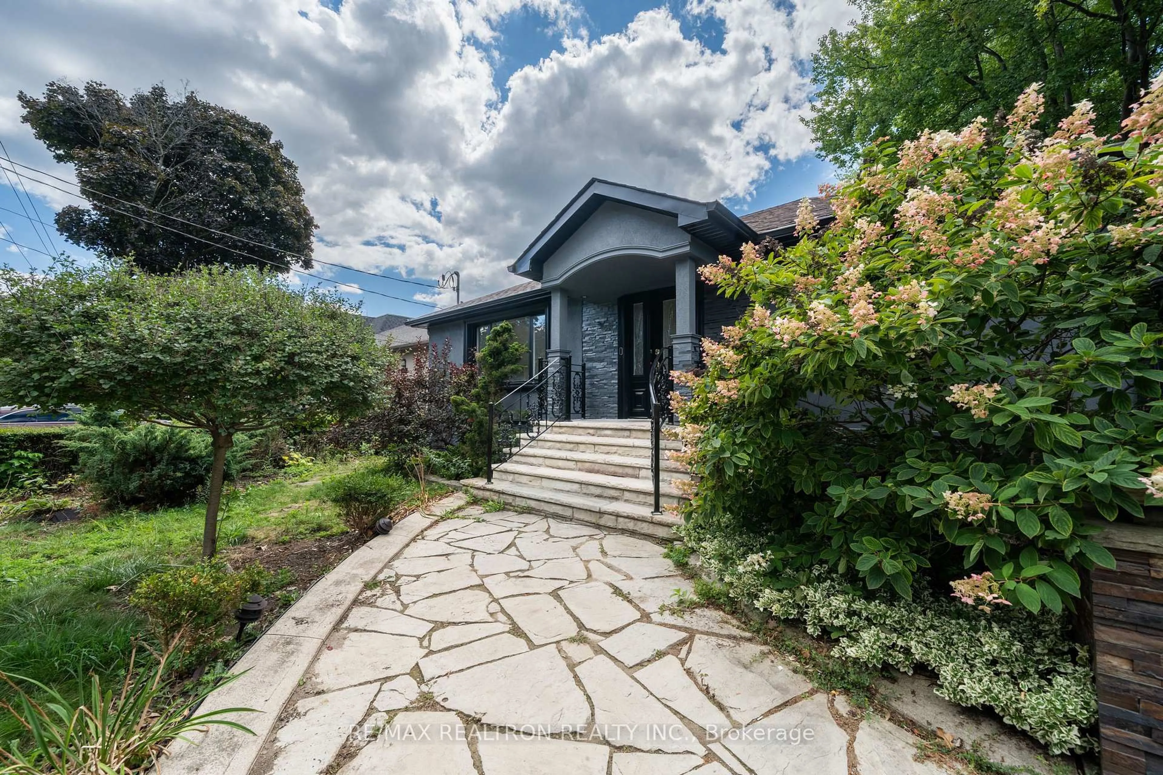 Unknown for 1480 Kenmuir Ave, Mississauga Ontario L5G 4B5