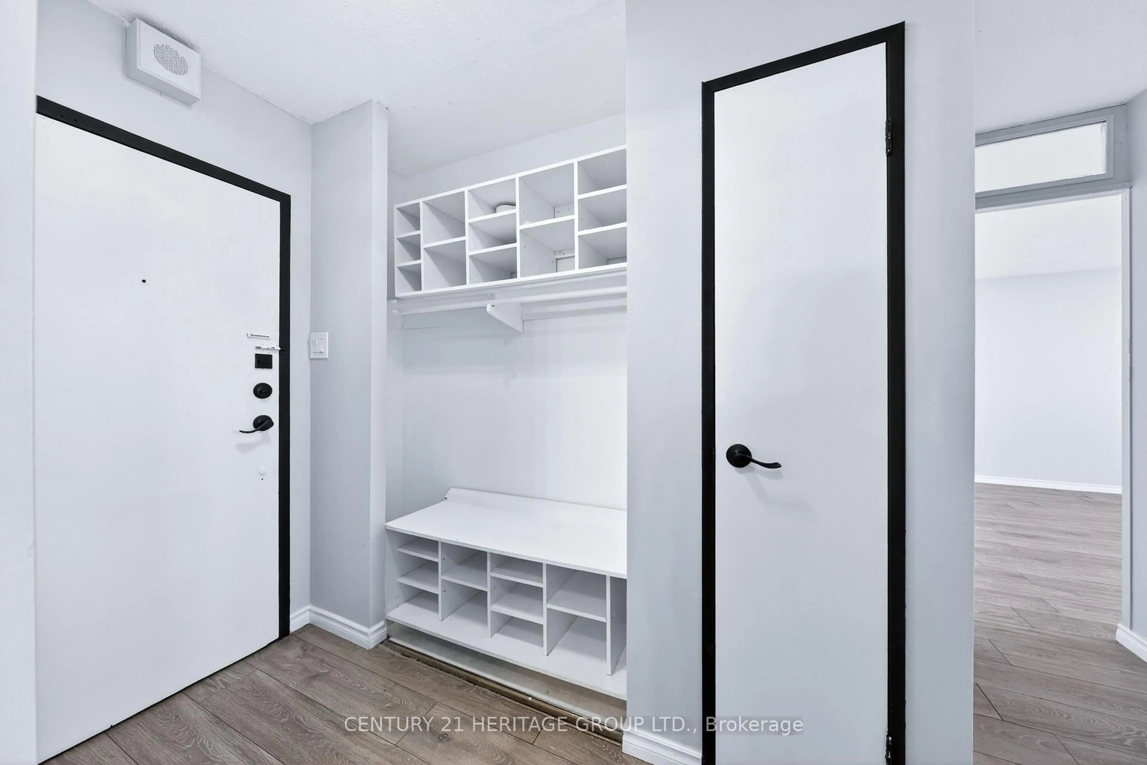 Indoor entryway for 2645 Kipling Ave #1601, Toronto Ontario M9V 3S6