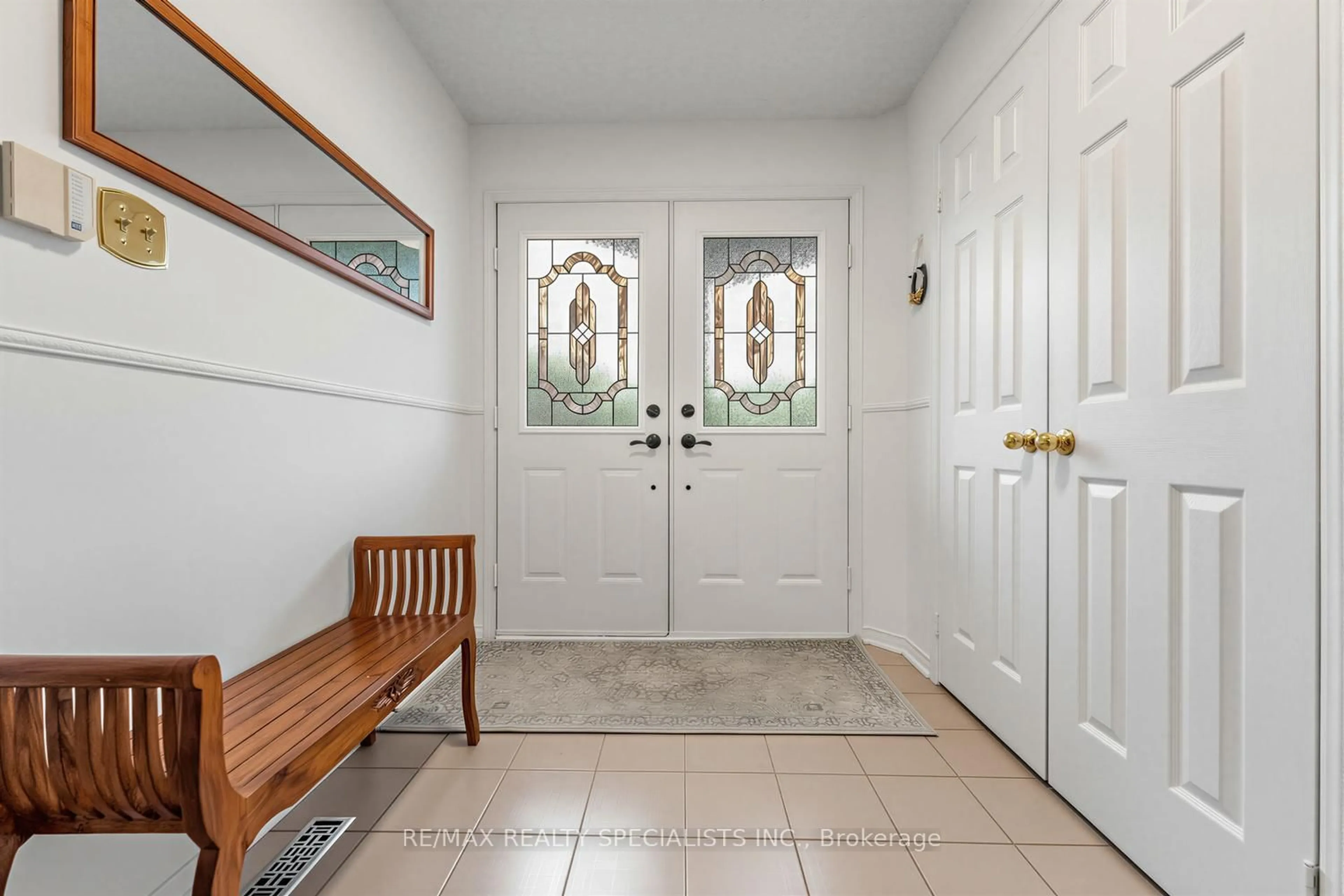 Indoor entryway for 3519 Pintail Circ, Mississauga Ontario L5N 6C8