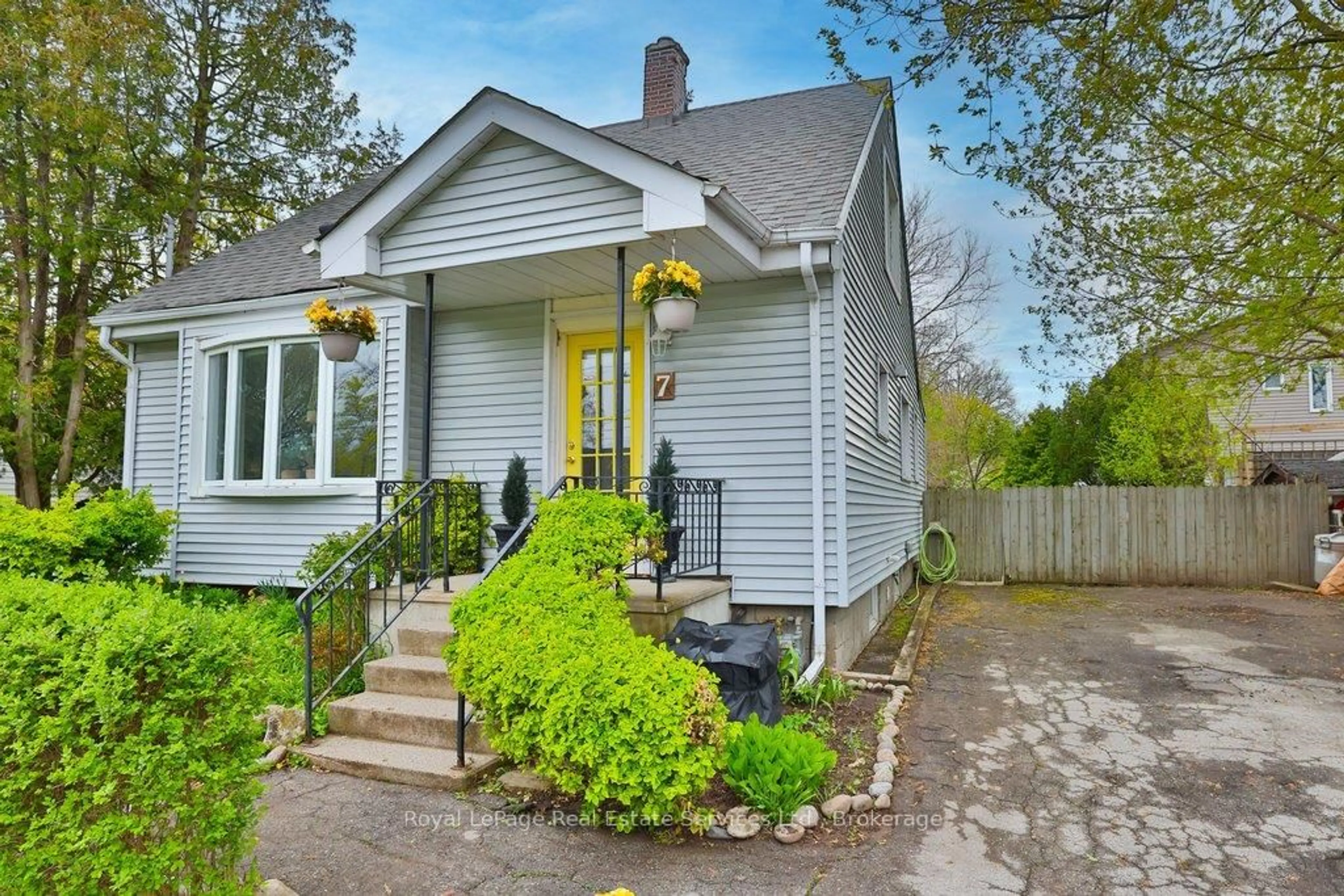 Home with vinyl exterior material, street for 7 Stewart St, Oakville Ontario L6K 1X3