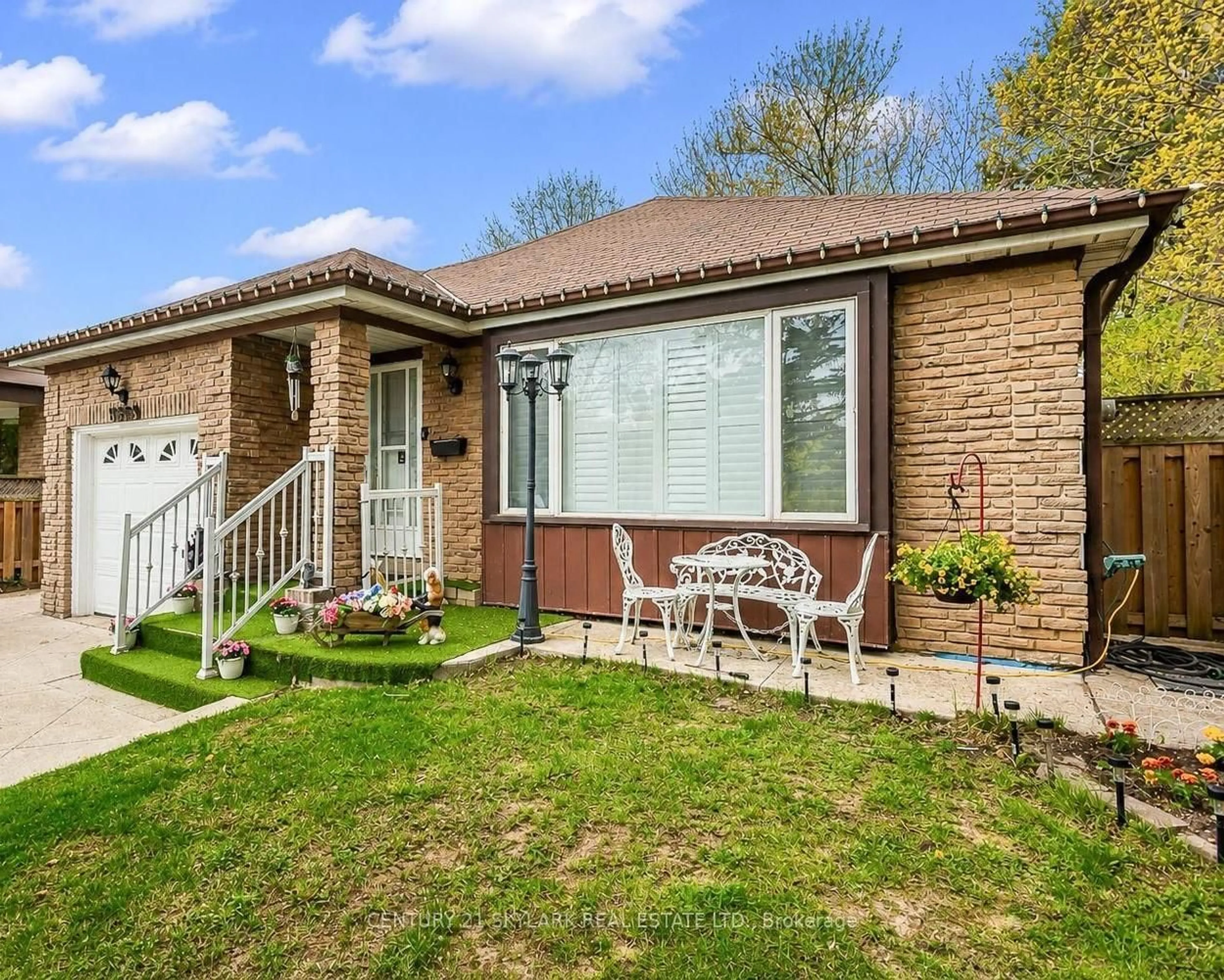 Home with brick exterior material, street for 3353 Martins Pine Cres, Mississauga Ontario L5L 1G3