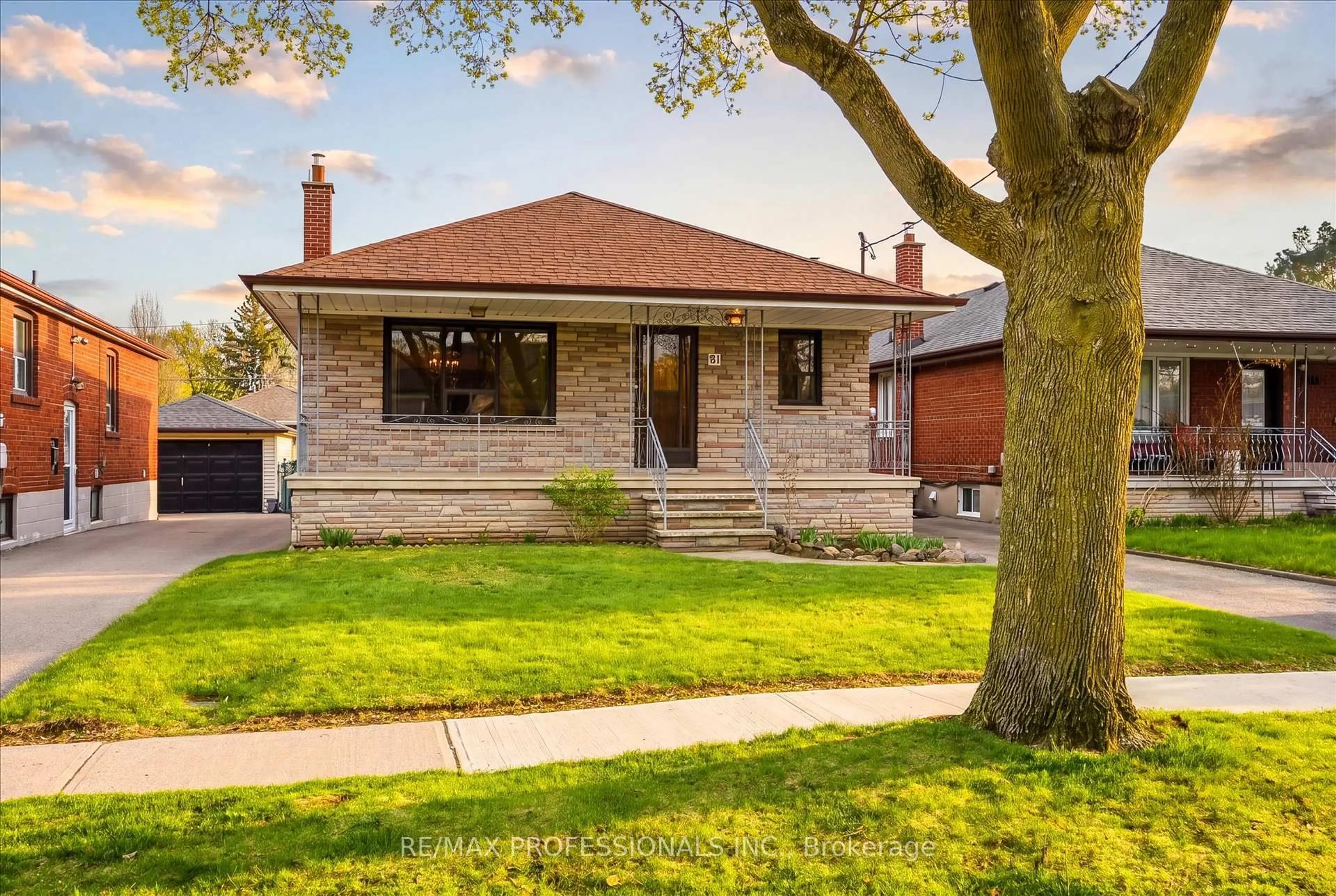 Home with brick exterior material, street for 31 Stanmills Rd, Toronto Ontario M8Z 1Y1