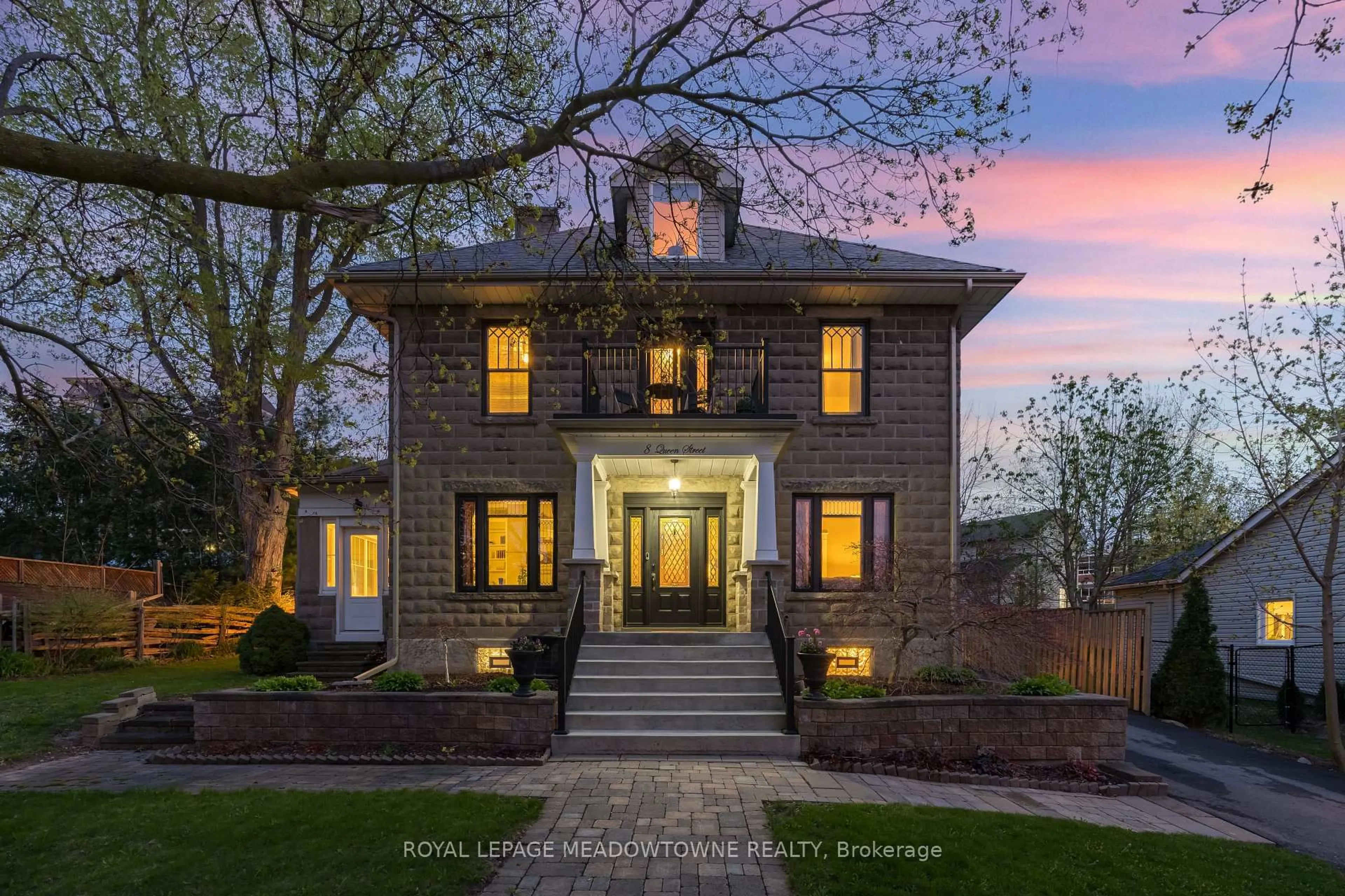 Home with brick exterior material, building for 8 Queen St, Halton Hills Ontario L7G 2E4