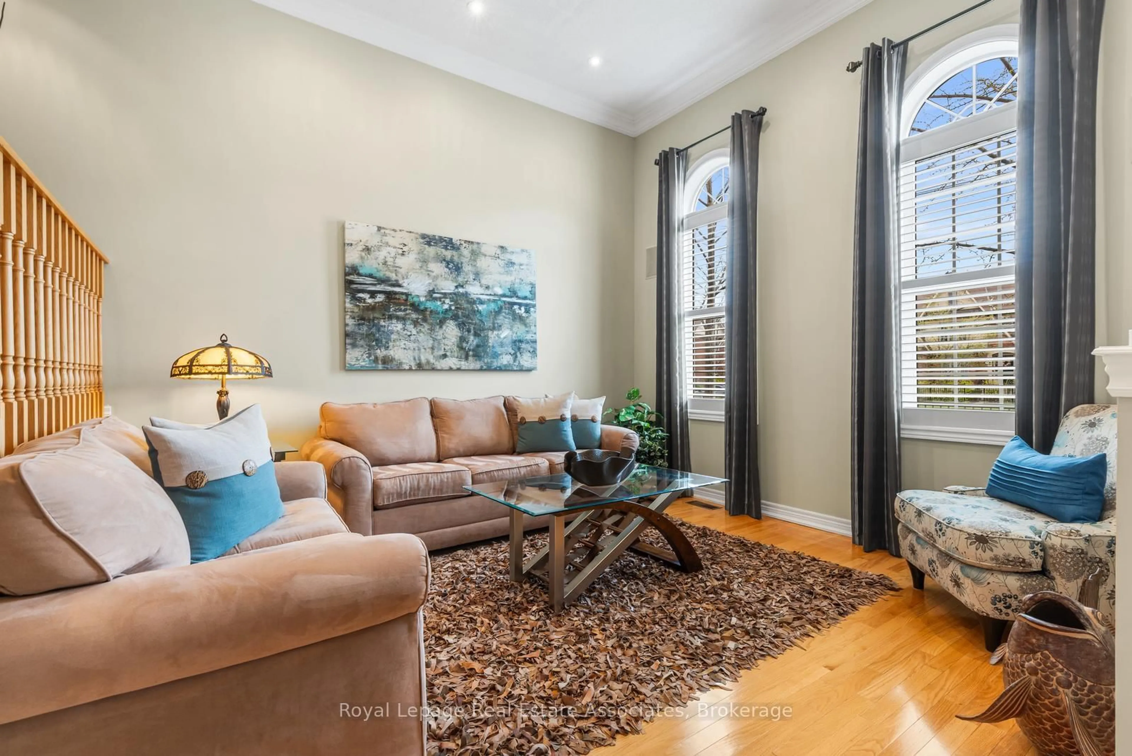 Living room with furniture, unknown for 3467 Eglinton Ave, Mississauga Ontario L5M 7T7