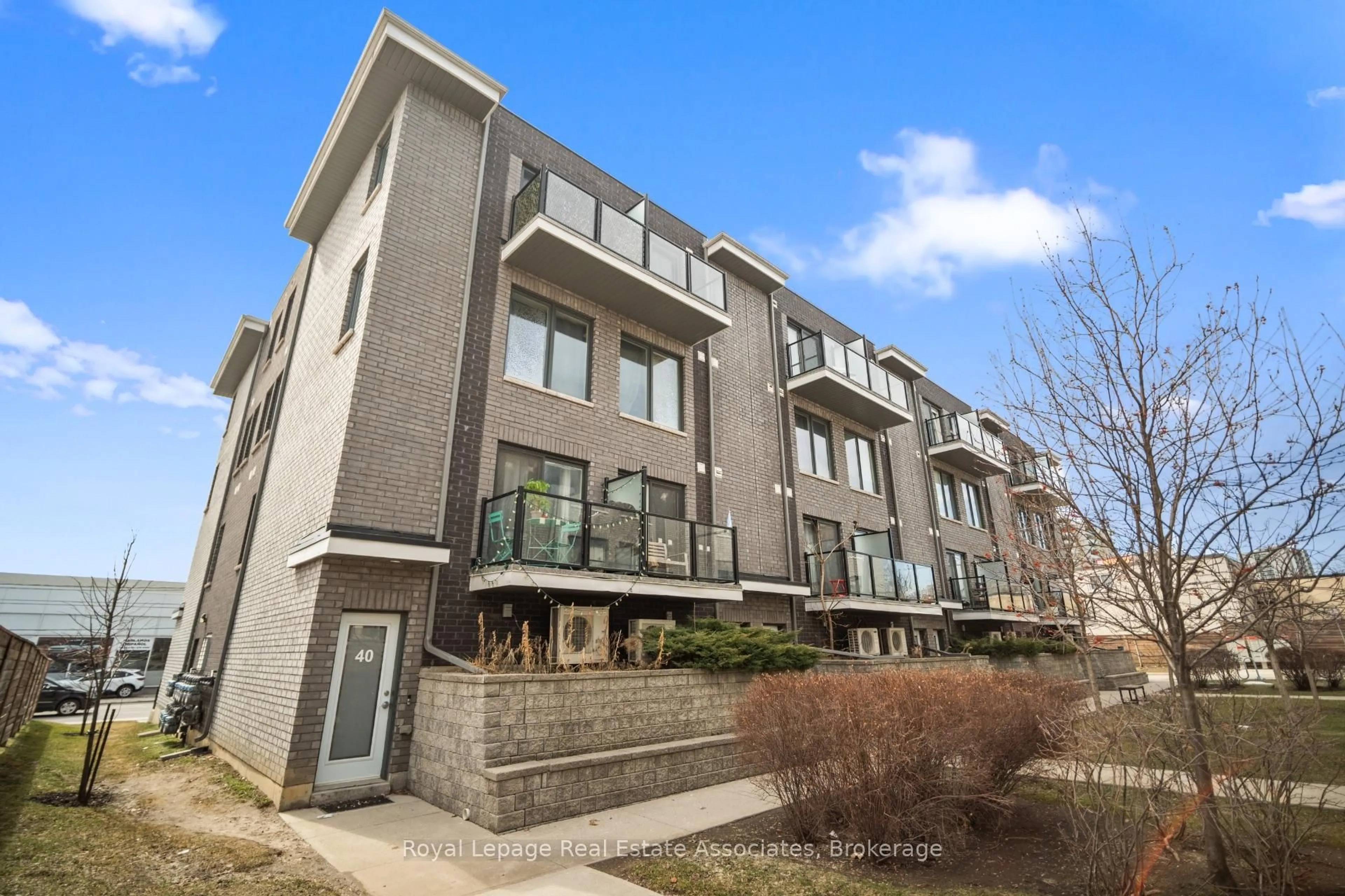Unknown for 2059 Weston Rd #40, Toronto Ontario M9N 1X7