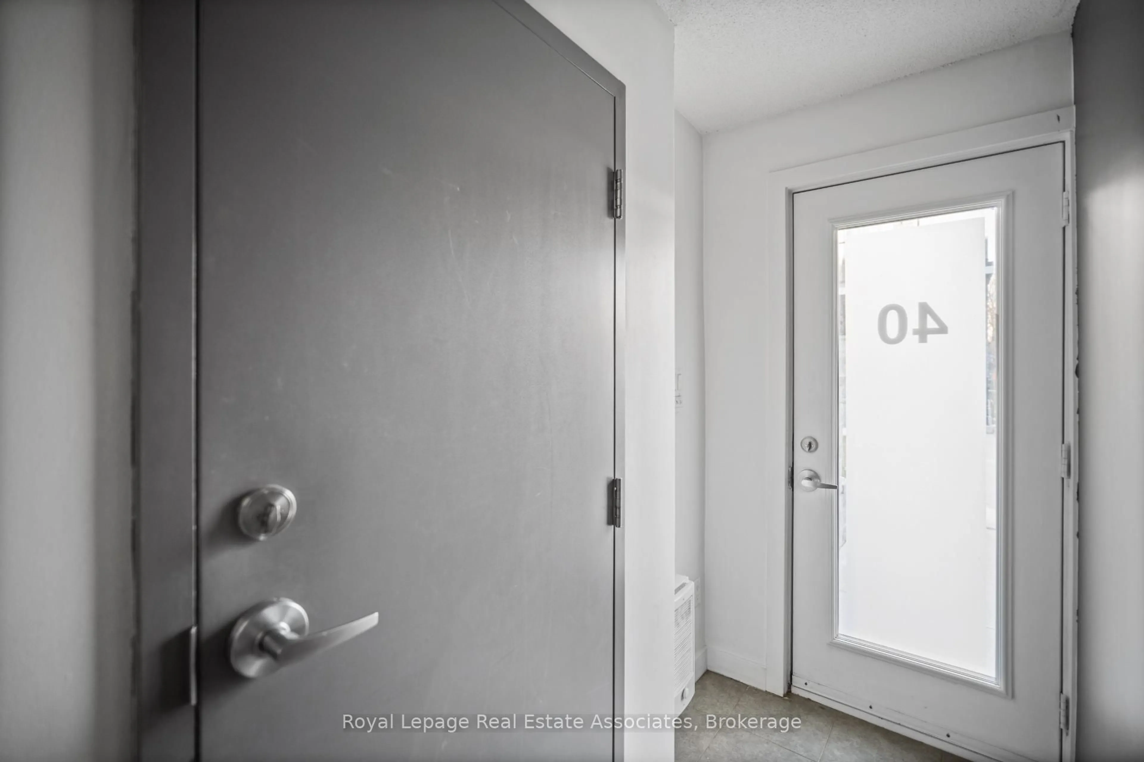 Indoor entryway for 2059 Weston Rd #40, Toronto Ontario M9N 1X7