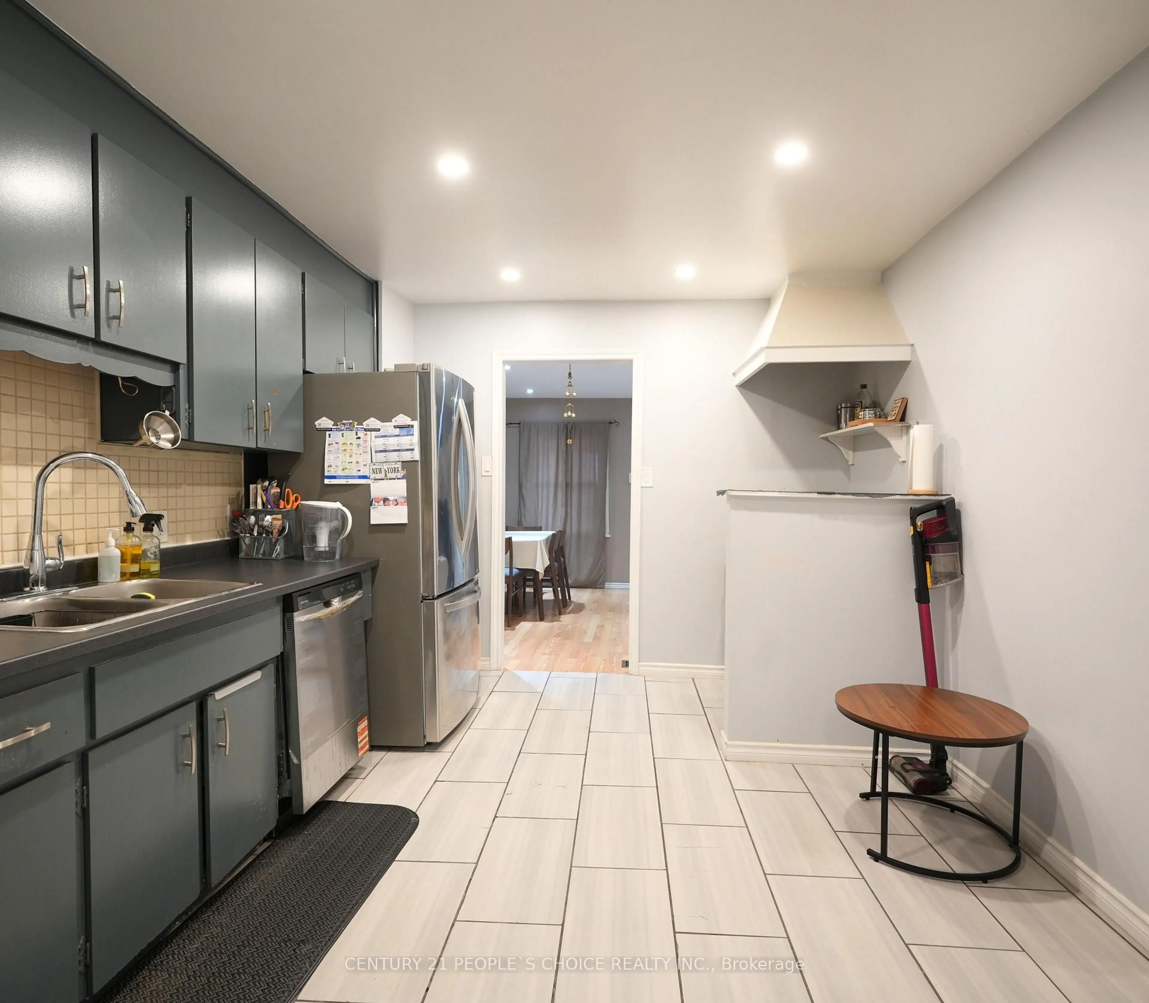 Standard kitchen, ceramic/tile floor for 150 Spears St, Toronto Ontario M6N 3X7