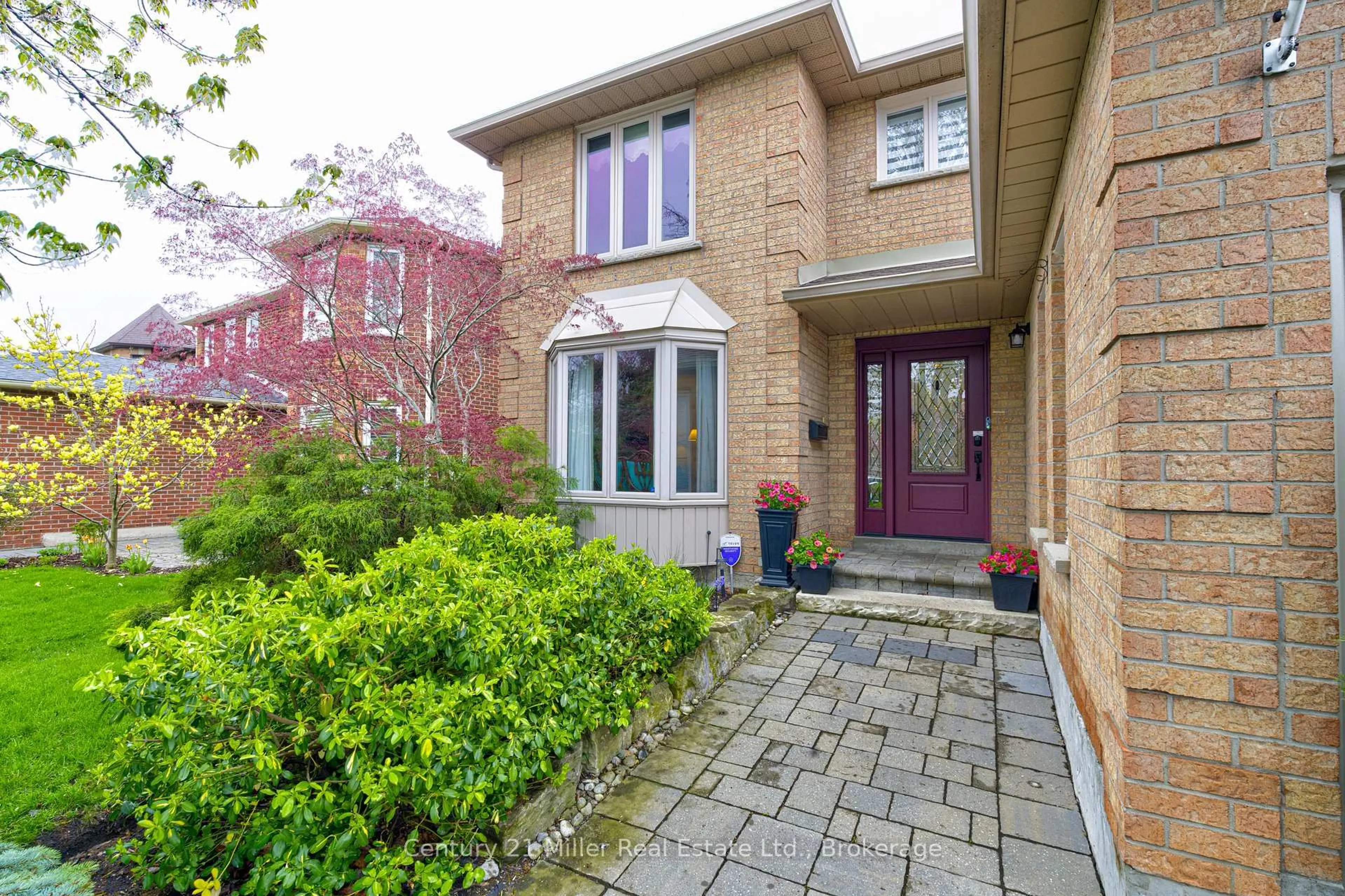 Home with brick exterior material, street for 2046 Oxford Ave, Oakville Ontario L6H 4K7