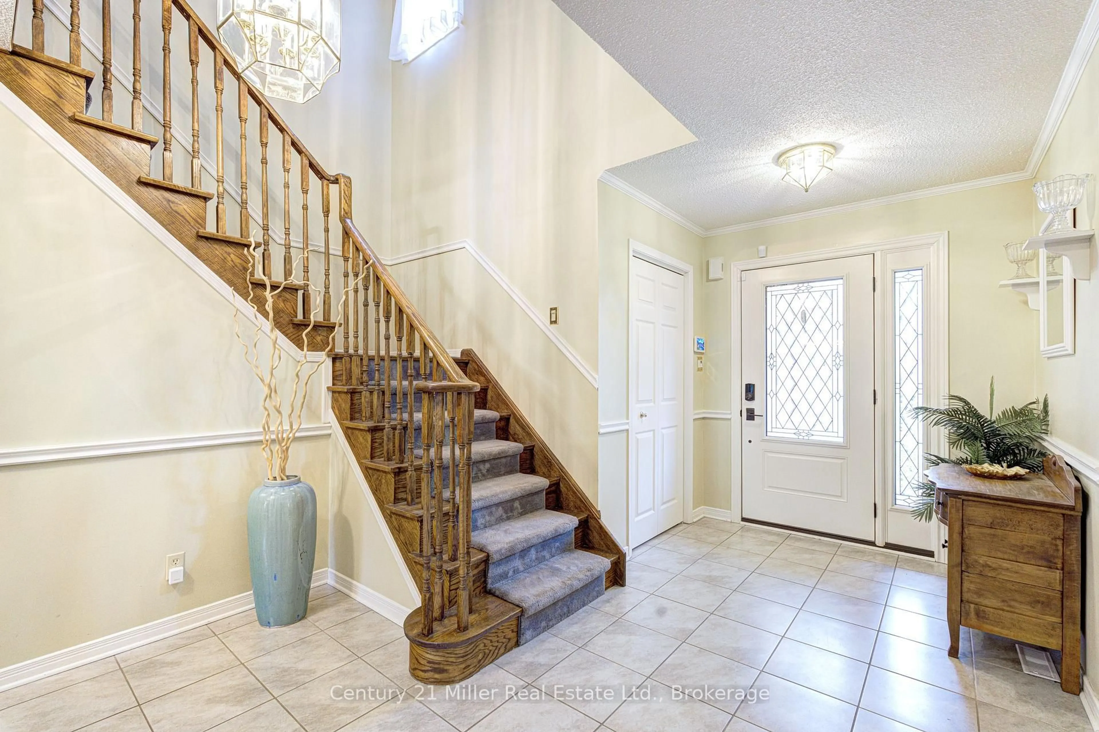 Unknown for 2046 Oxford Ave, Oakville Ontario L6H 4K7