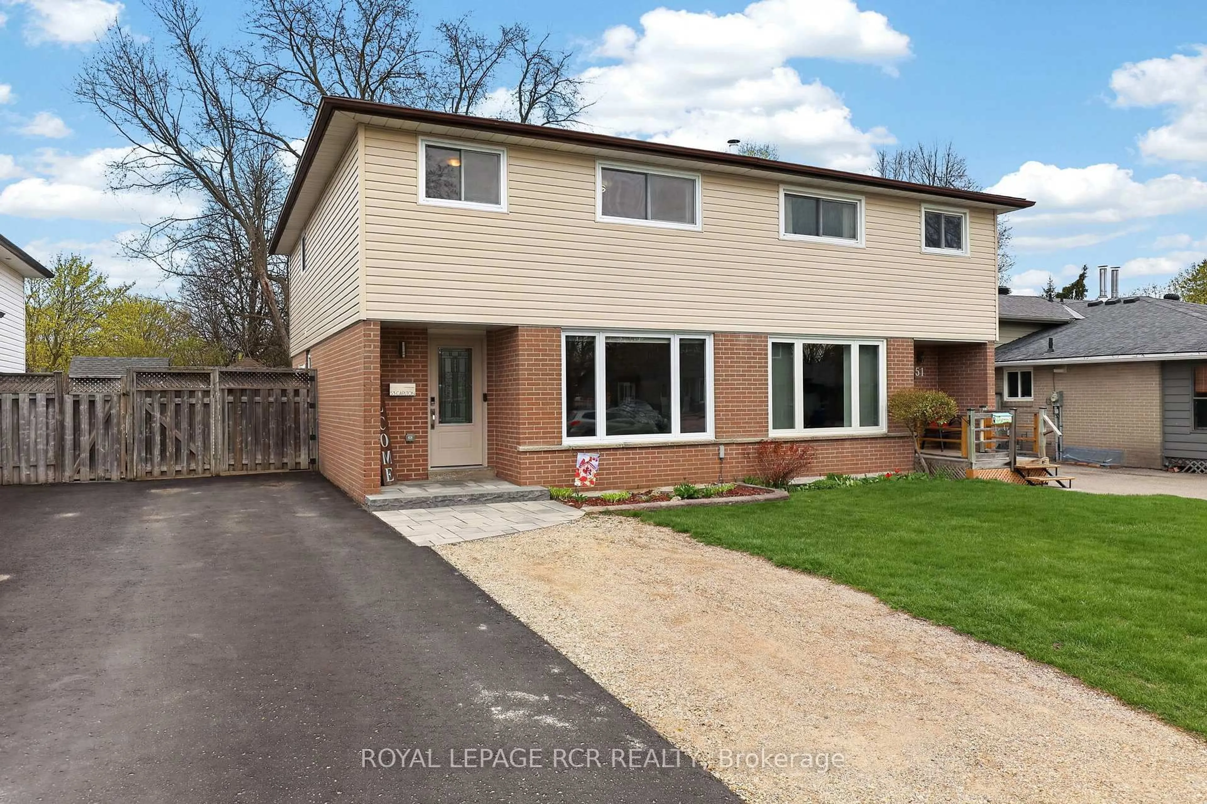 A pic from outside/outdoor area/front of a property/back of a property/a pic from drone, street for 53 Carlton Dr, Orangeville Ontario L9W 2X8