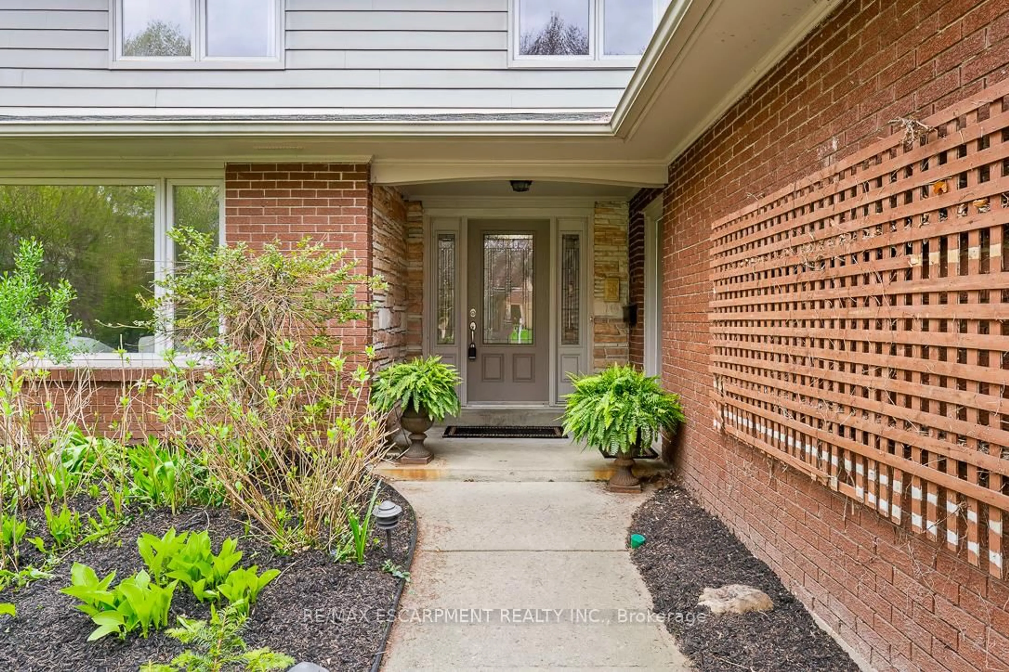Home with brick exterior material, street for 1067 FAIR BIRCH Dr, Mississauga Ontario L5H 1M4