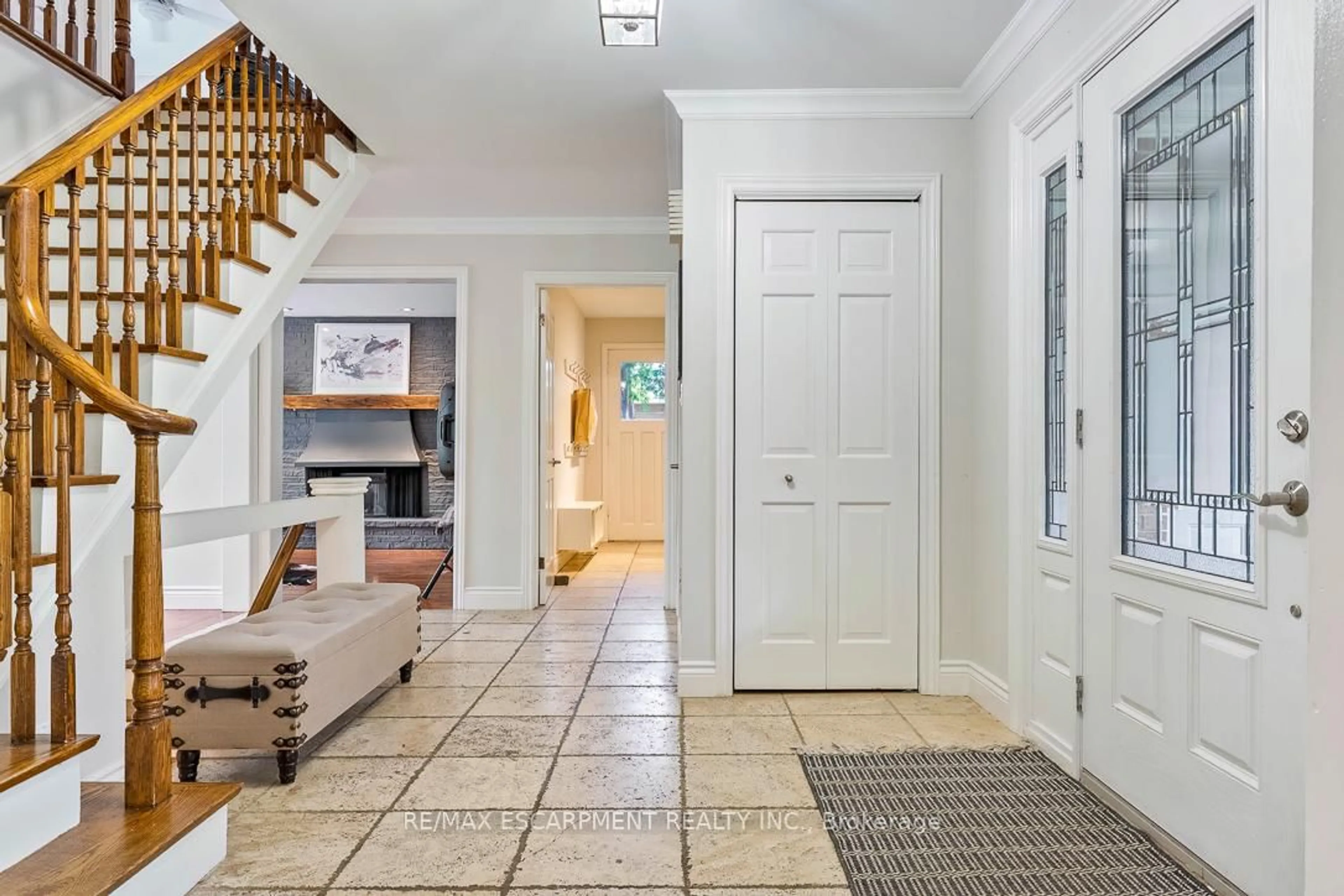 Indoor entryway for 1067 FAIR BIRCH Dr, Mississauga Ontario L5H 1M4