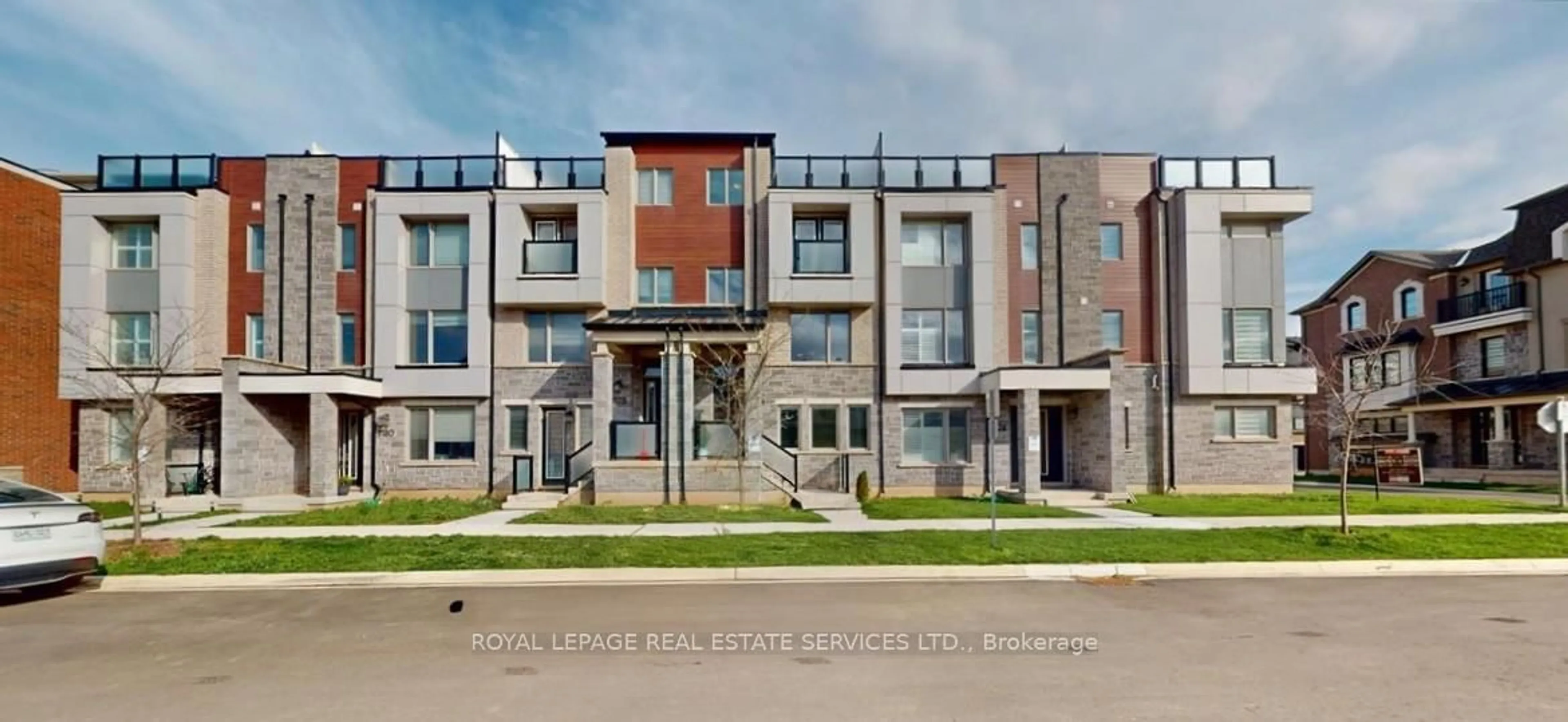 Home with brick exterior material, building for 1176 Wheat Boom Dr, Oakville Ontario L6H 7W4