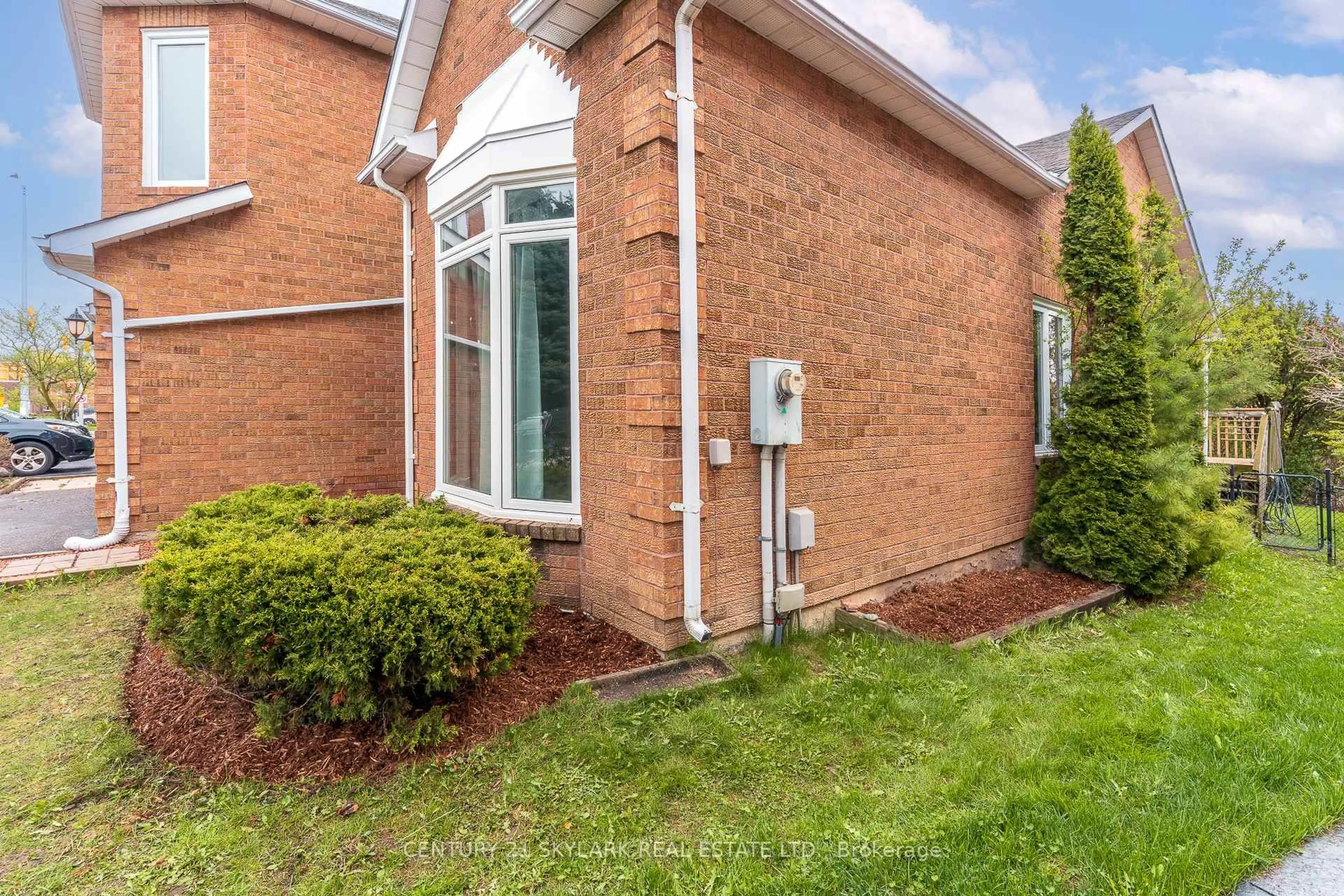 Unknown for 4 Leeward Dr, Brampton Ontario L6S 5V6
