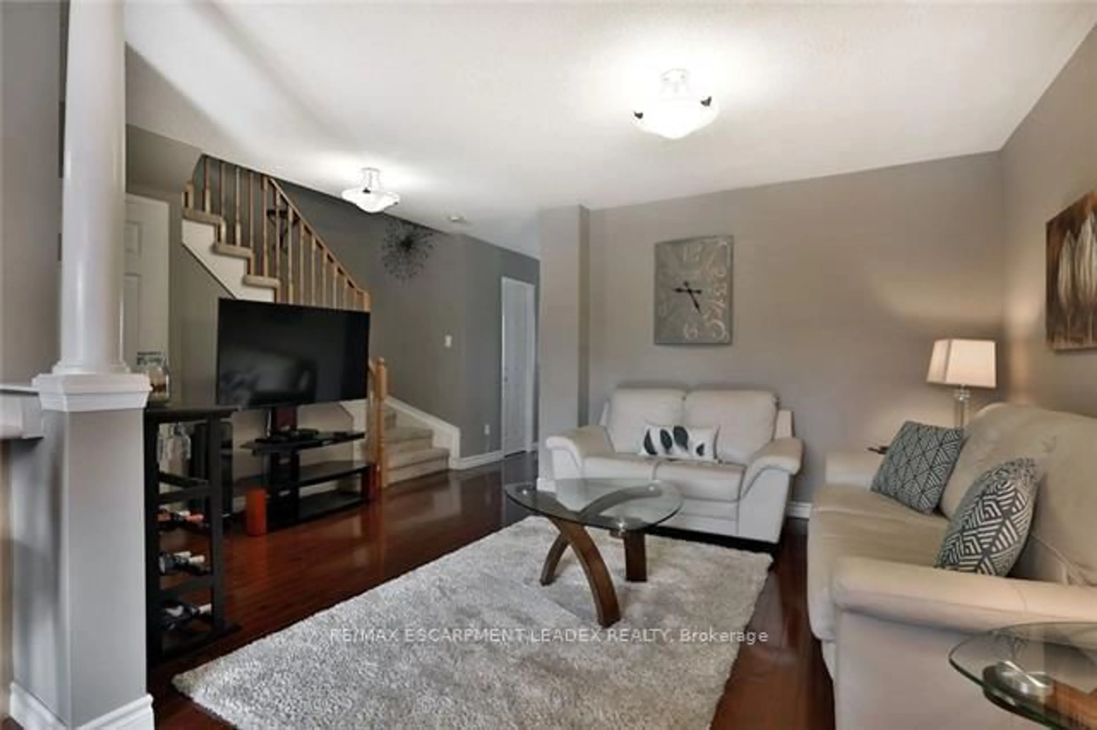 Living room with furniture, unknown for 4008 Berton Ave, Burlington Ontario L7M 4M6