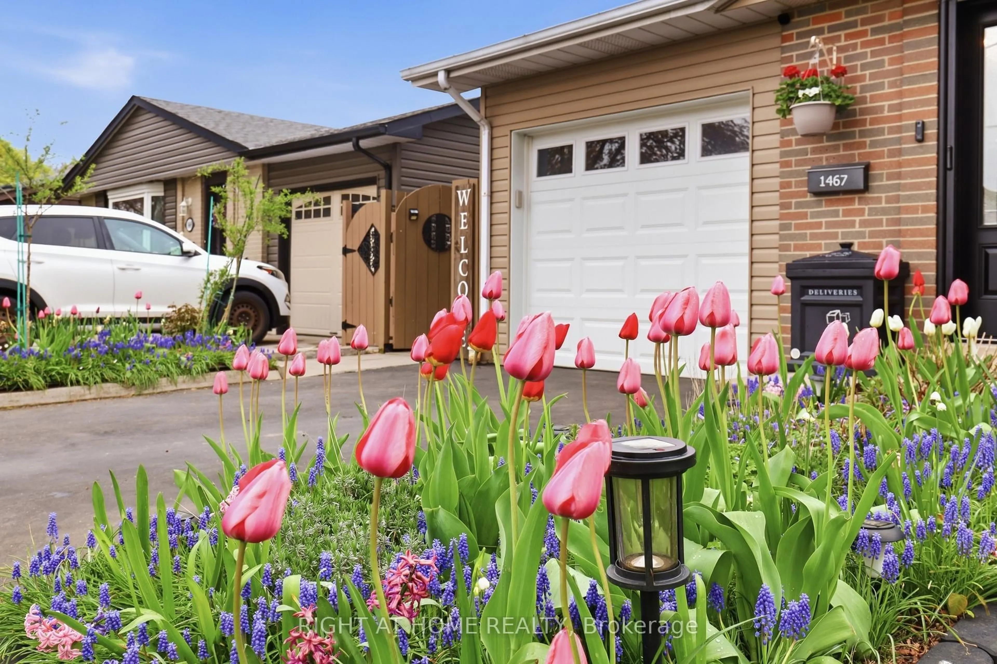 Unknown for 1467 Dewbourne Cres, Burlington Ontario L7M 1E8