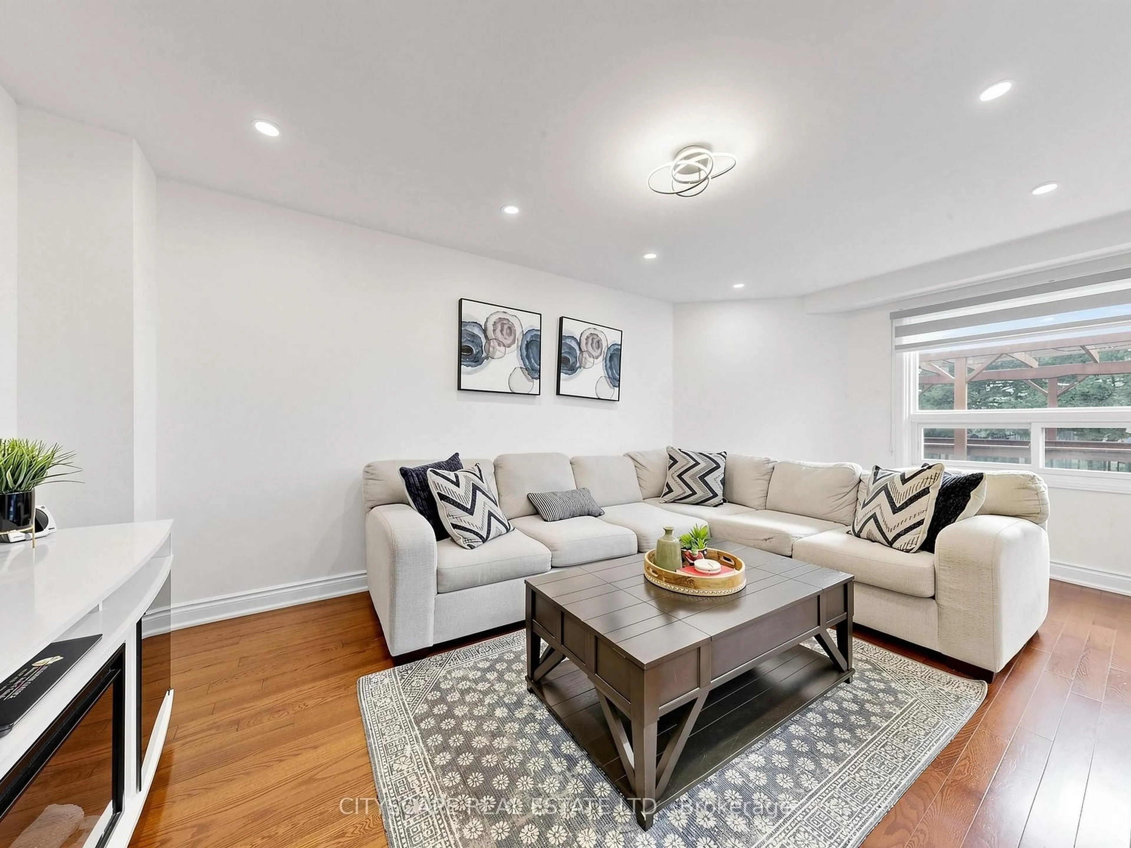 Living room with furniture, wood/laminate floor for 5534 River Grove Ave, Mississauga Ontario L5M 3T6