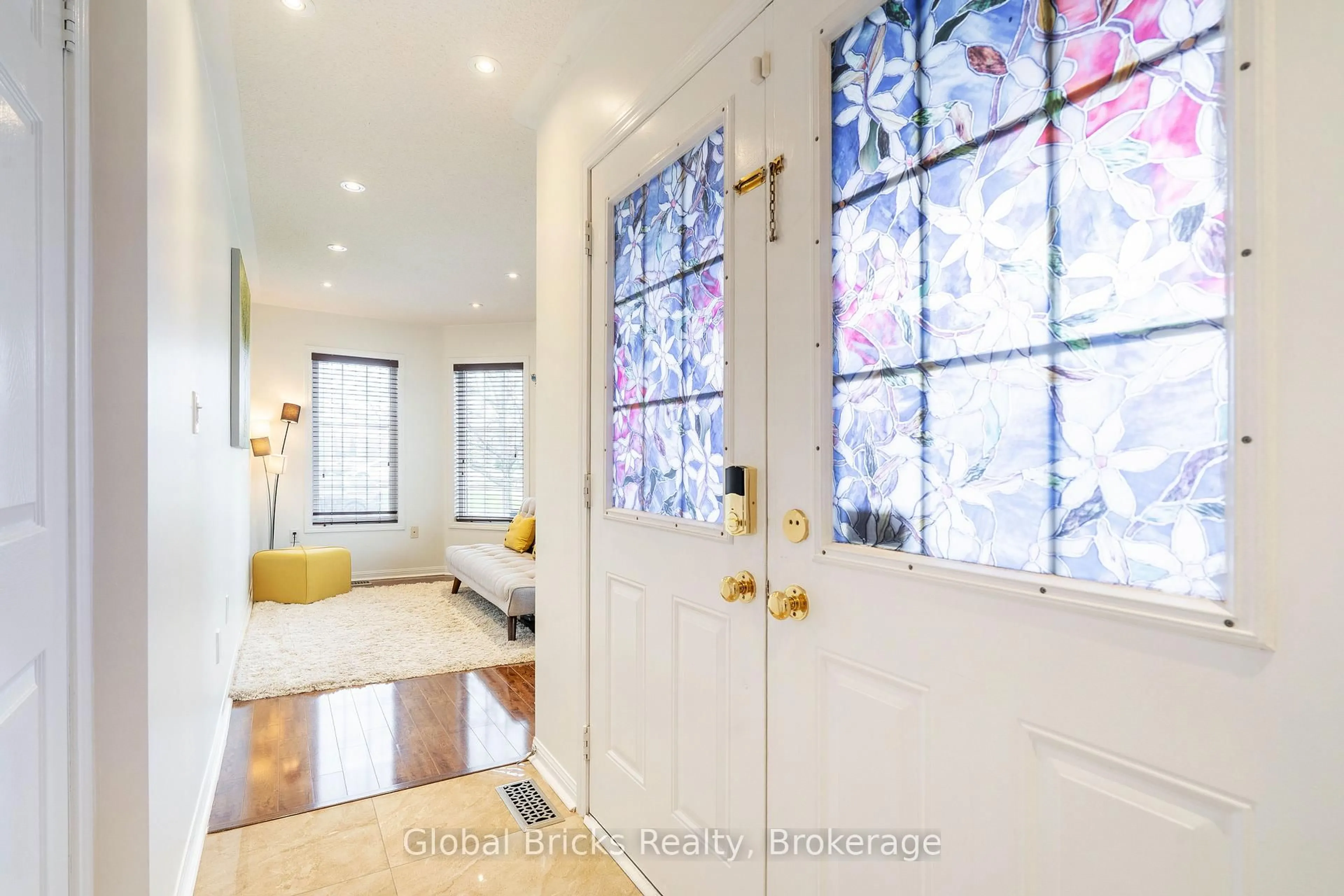 Indoor entryway for 60 Dwyer Dr, Brampton Ontario L6S 6L2