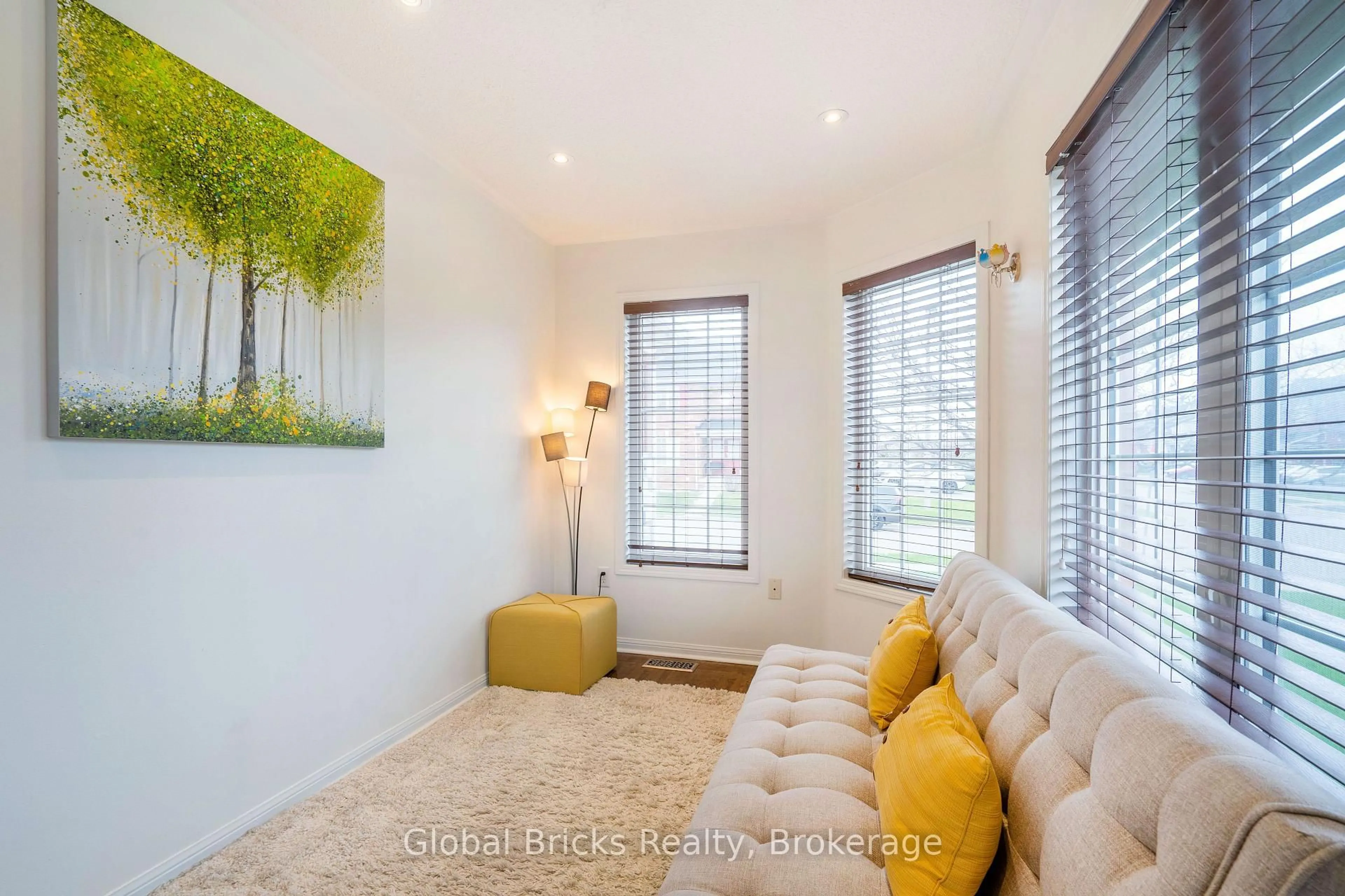 Living room with furniture, unknown for 60 Dwyer Dr, Brampton Ontario L6S 6L2