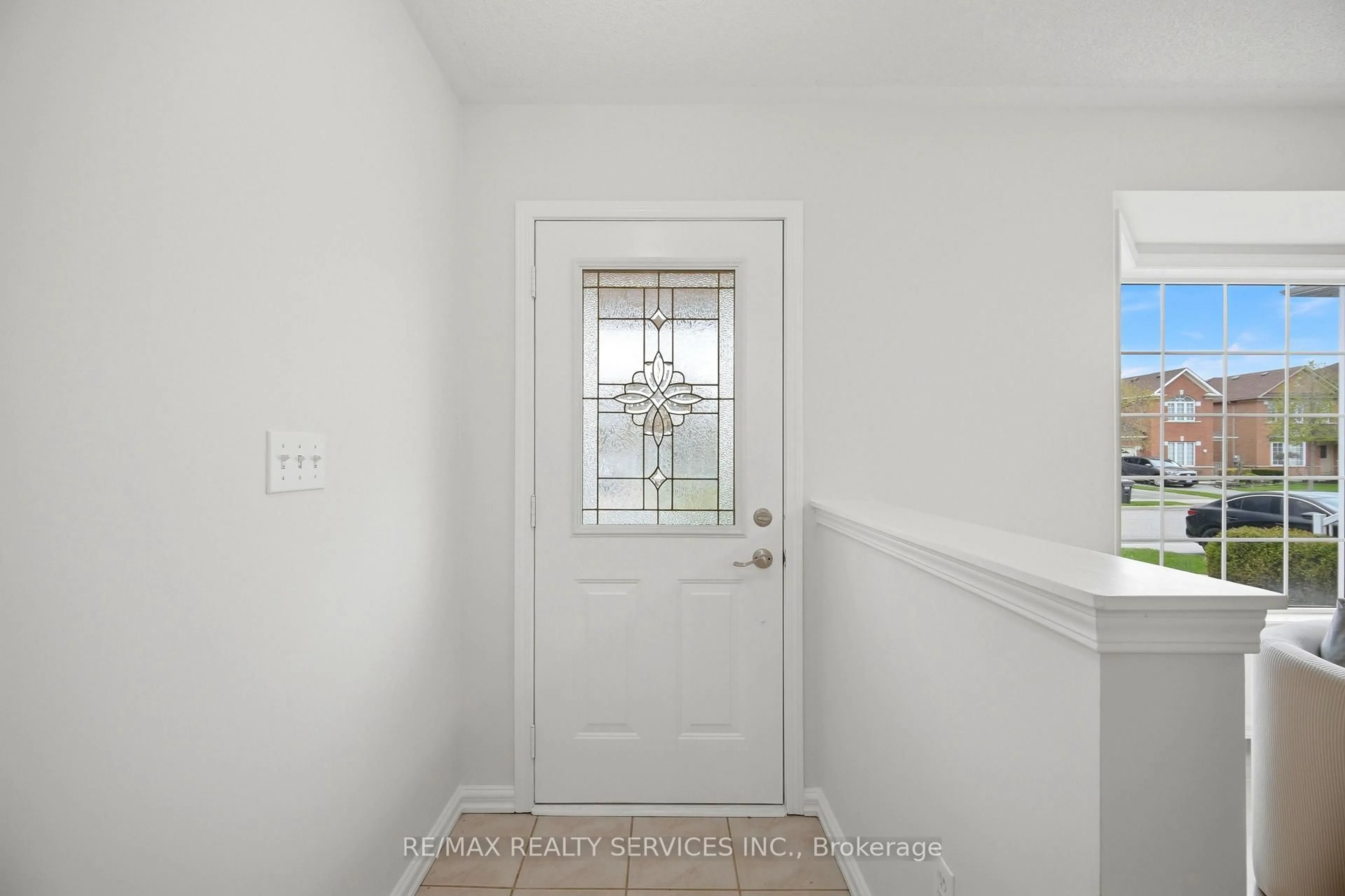 Indoor entryway for 21 UPPER HIGHLANDS Dr, Brampton Ontario L6Z 4W1