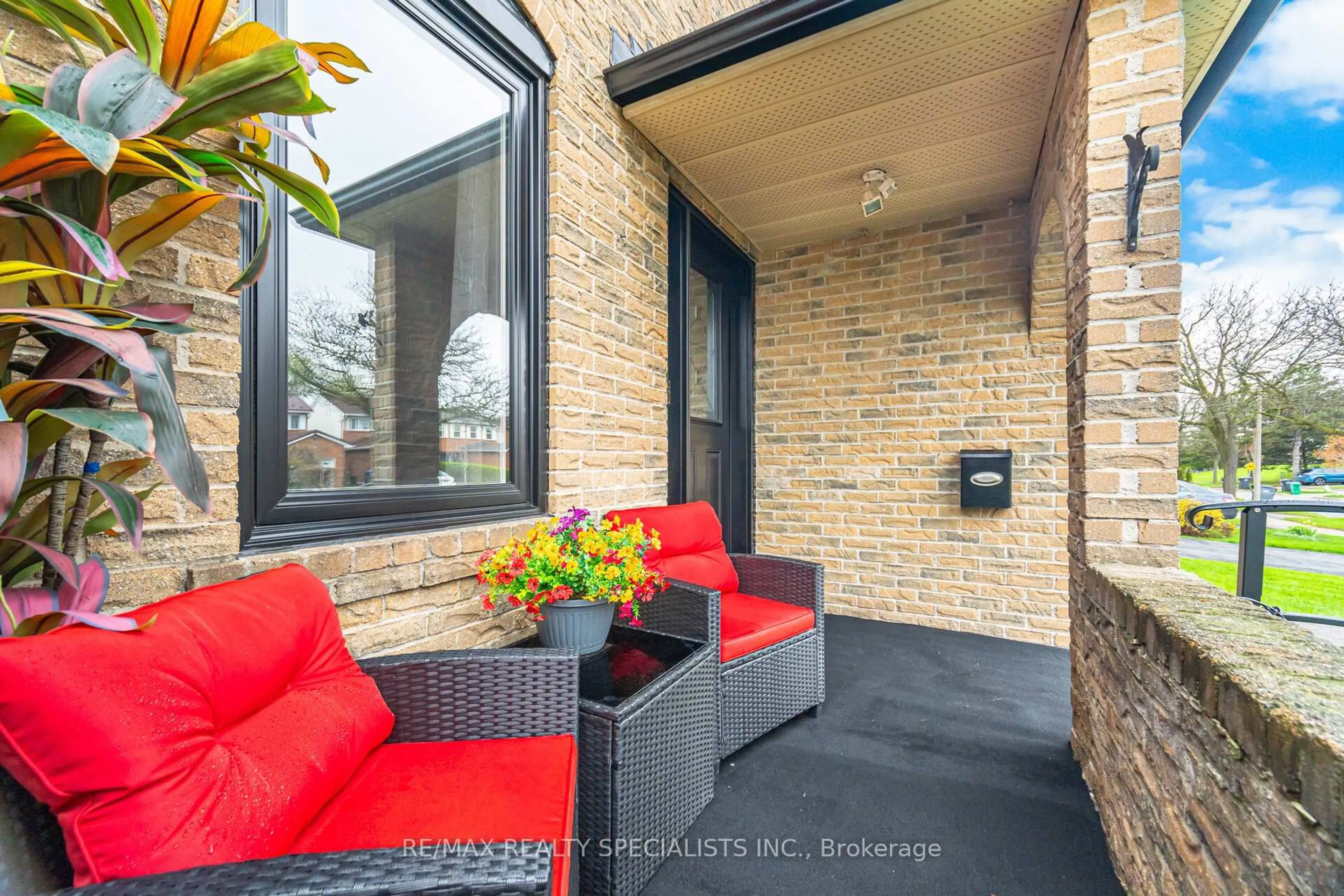Patio, street for 41 Weybridge Tr, Brampton Ontario L6V 3S3