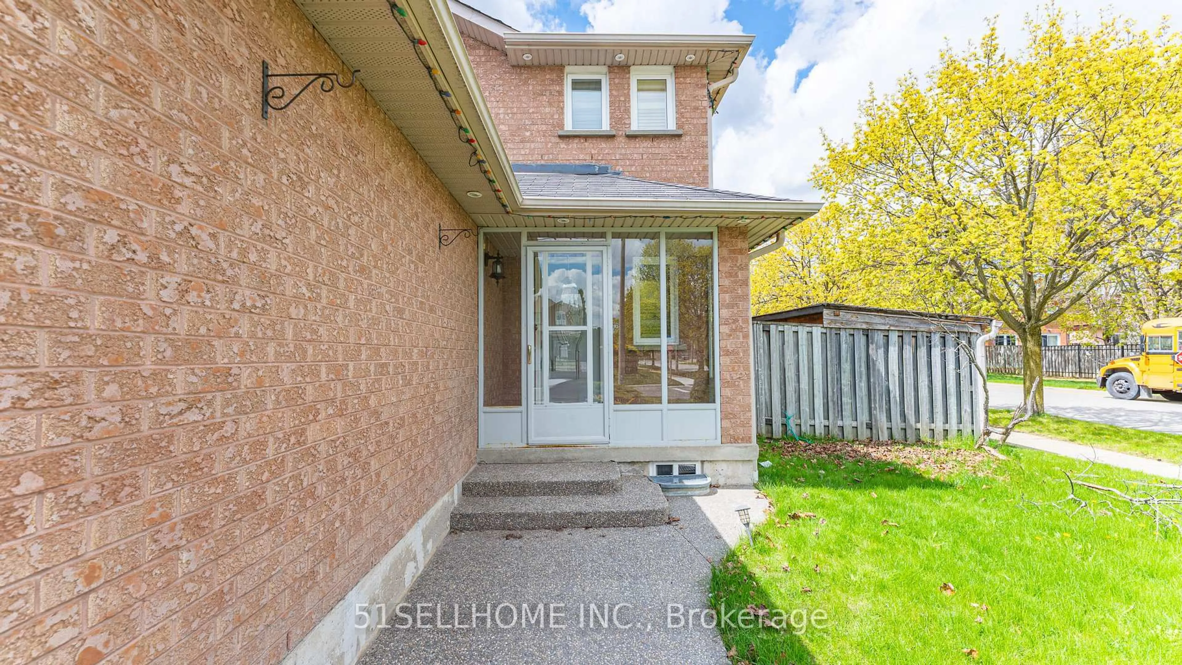 Home with brick exterior material, street for 846 Savoy Cres, Mississauga Ontario L5R 3C7